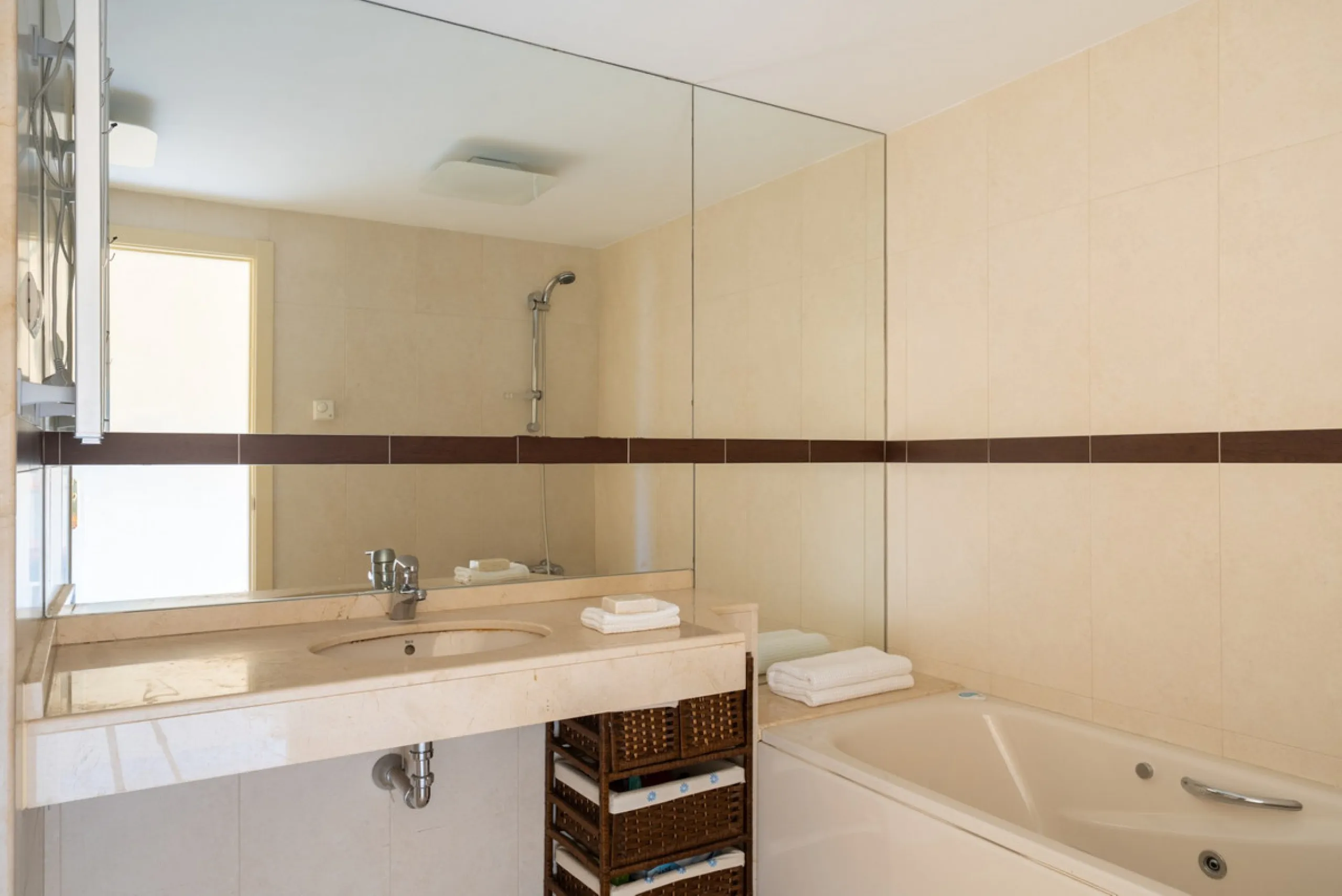 Apartment - Middle Floor Apartment в продаже в Mijas, Málaga. В доме 2 спален и 2 ванных комнат. Площадь дома 137 м²