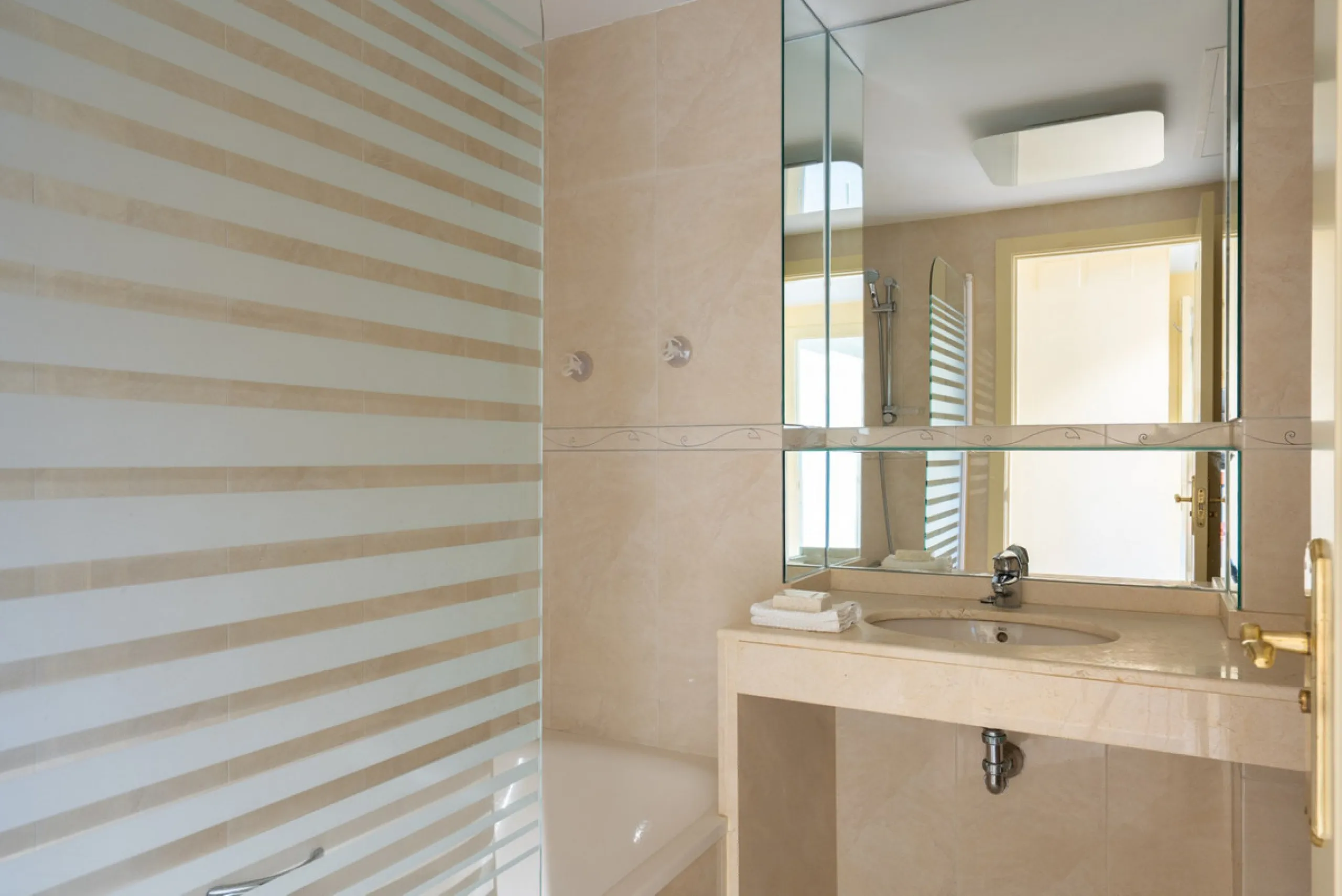 Apartment - Middle Floor Apartment в продаже в Mijas, Málaga. В доме 2 спален и 2 ванных комнат. Площадь дома 137 м²