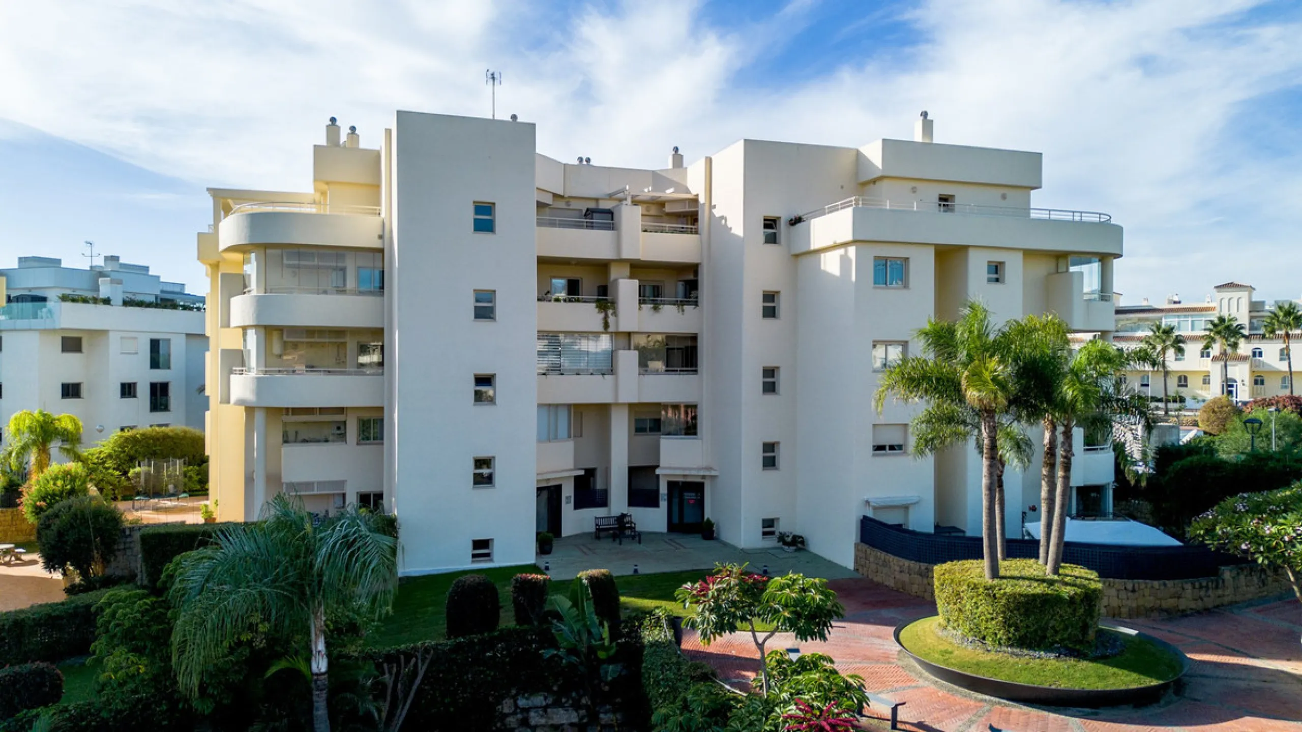 Apartment - Middle Floor Apartment в продаже в Mijas, Málaga. В доме 2 спален и 2 ванных комнат. Площадь дома 137 м²