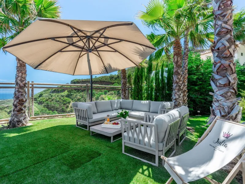 Stunning Villa with Sea & Mountain Views in Benahavís Hills & Country Club – Private Pool &