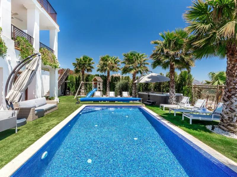 Stunning Villa with Sea & Mountain Views in Benahavís Hills & Country Club – Private Pool &