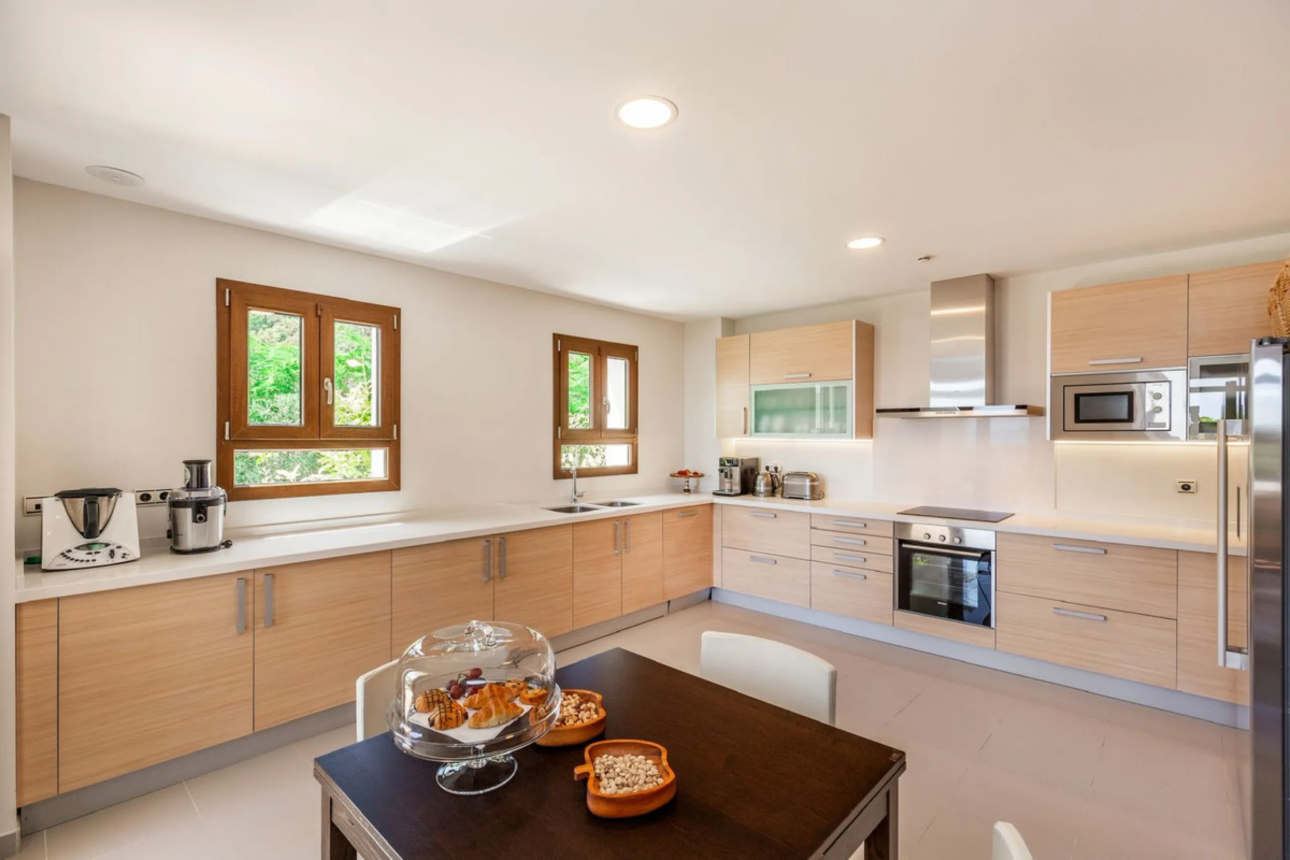 Stunning Villa with Sea & Mountain Views in Benahavís Hills & Country Club – Private Pool &
