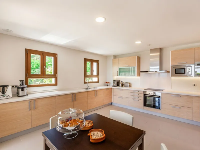Stunning Villa with Sea & Mountain Views in Benahavís Hills & Country Club – Private Pool &