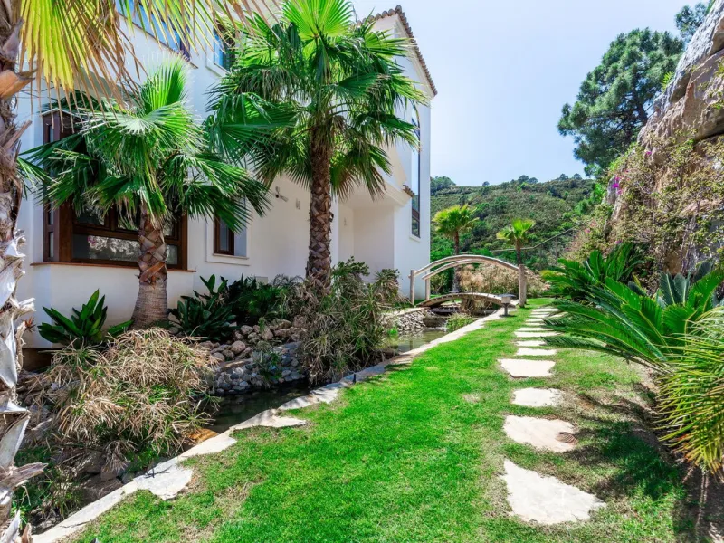 Stunning Villa with Sea & Mountain Views in Benahavís Hills & Country Club – Private Pool &