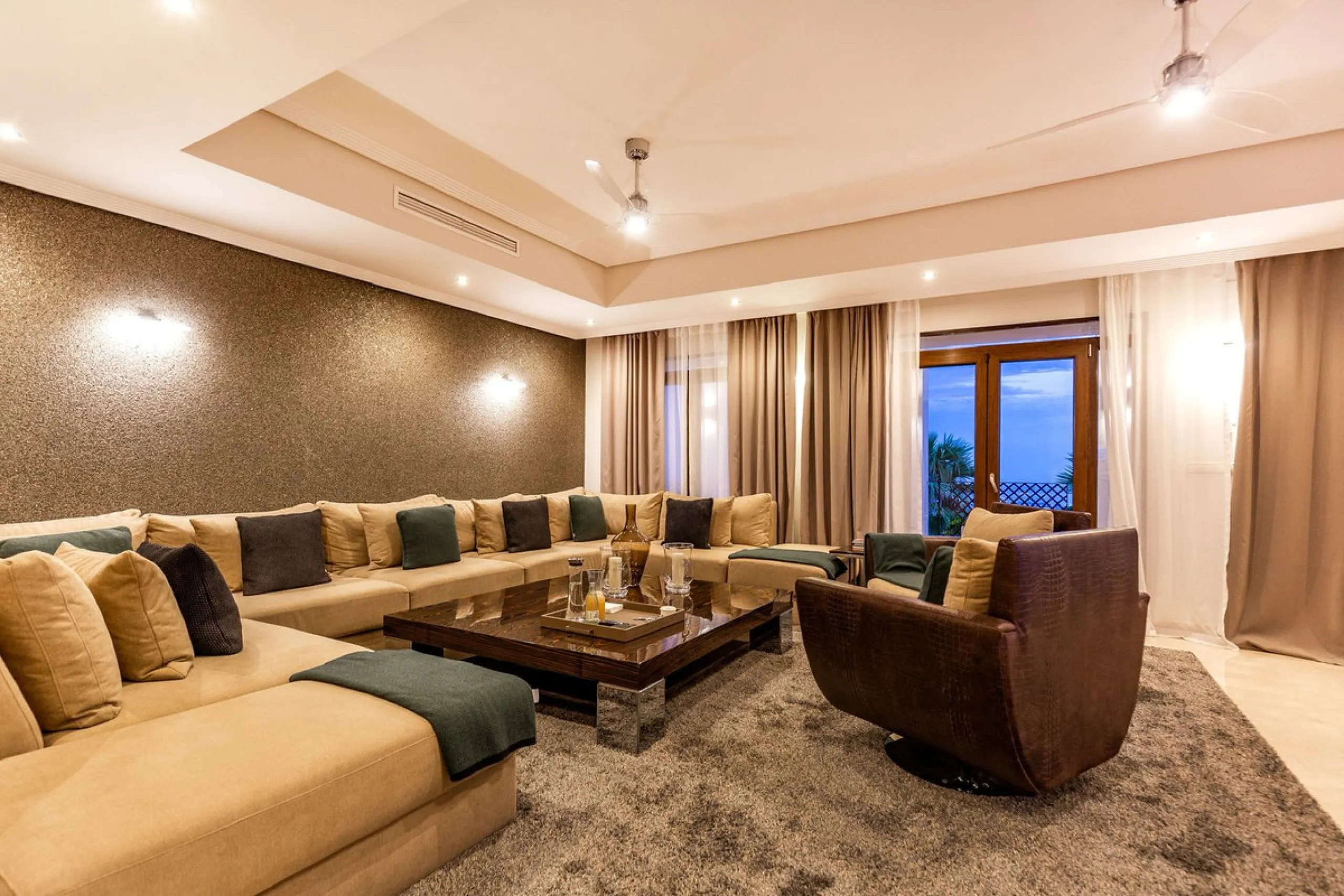 Stunning Villa with Sea & Mountain Views in Benahavís Hills & Country Club – Private Pool &