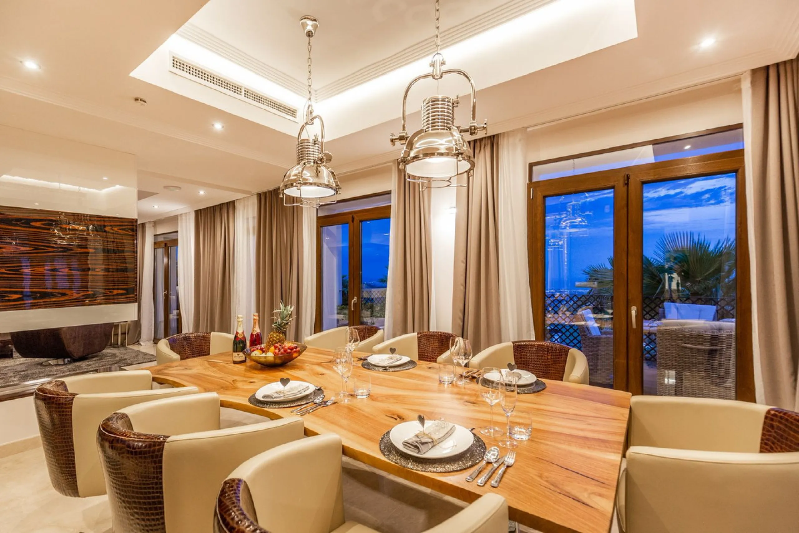 Stunning Villa with Sea & Mountain Views in Benahavís Hills & Country Club – Private Pool &