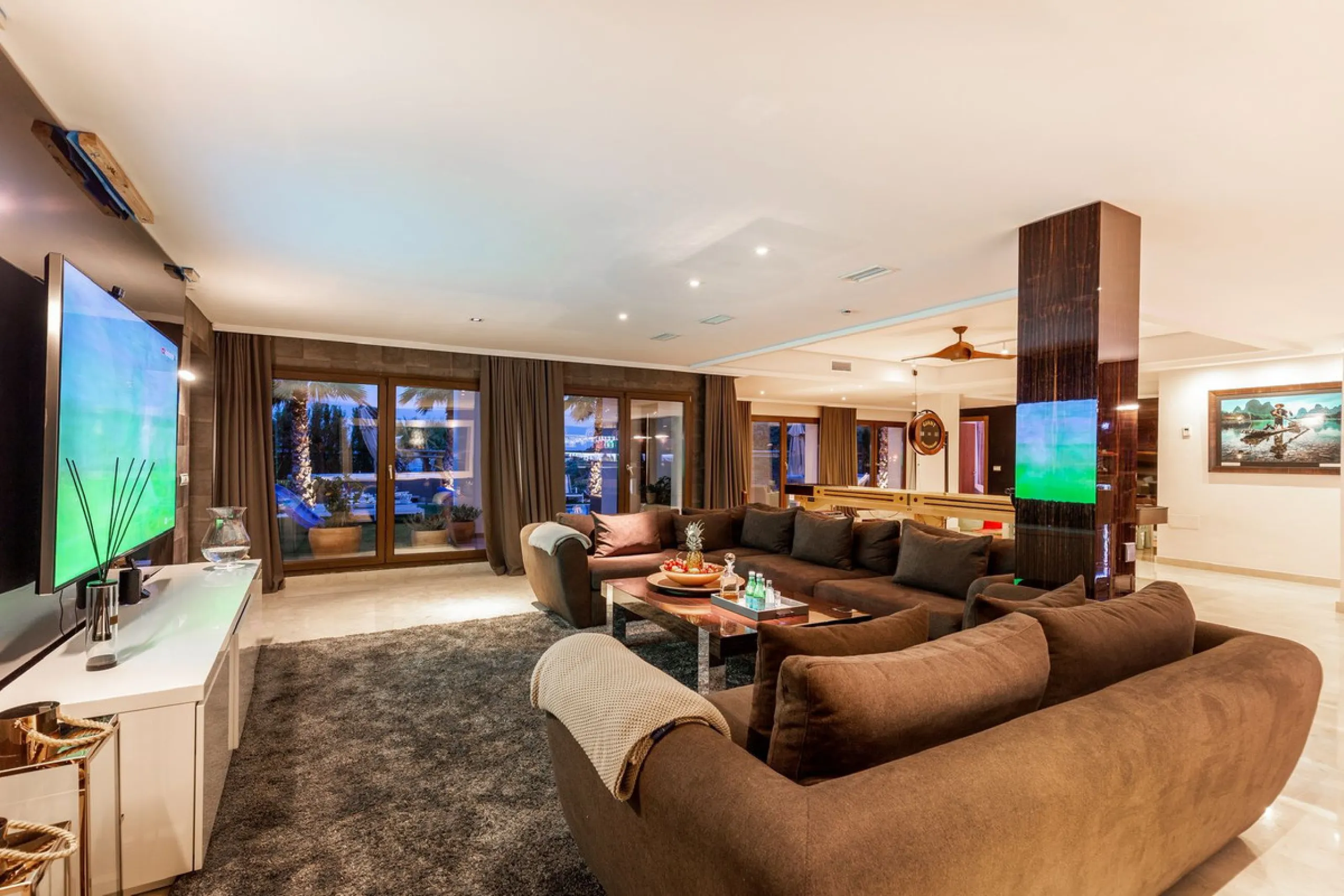 Stunning Villa with Sea & Mountain Views in Benahavís Hills & Country Club – Private Pool &