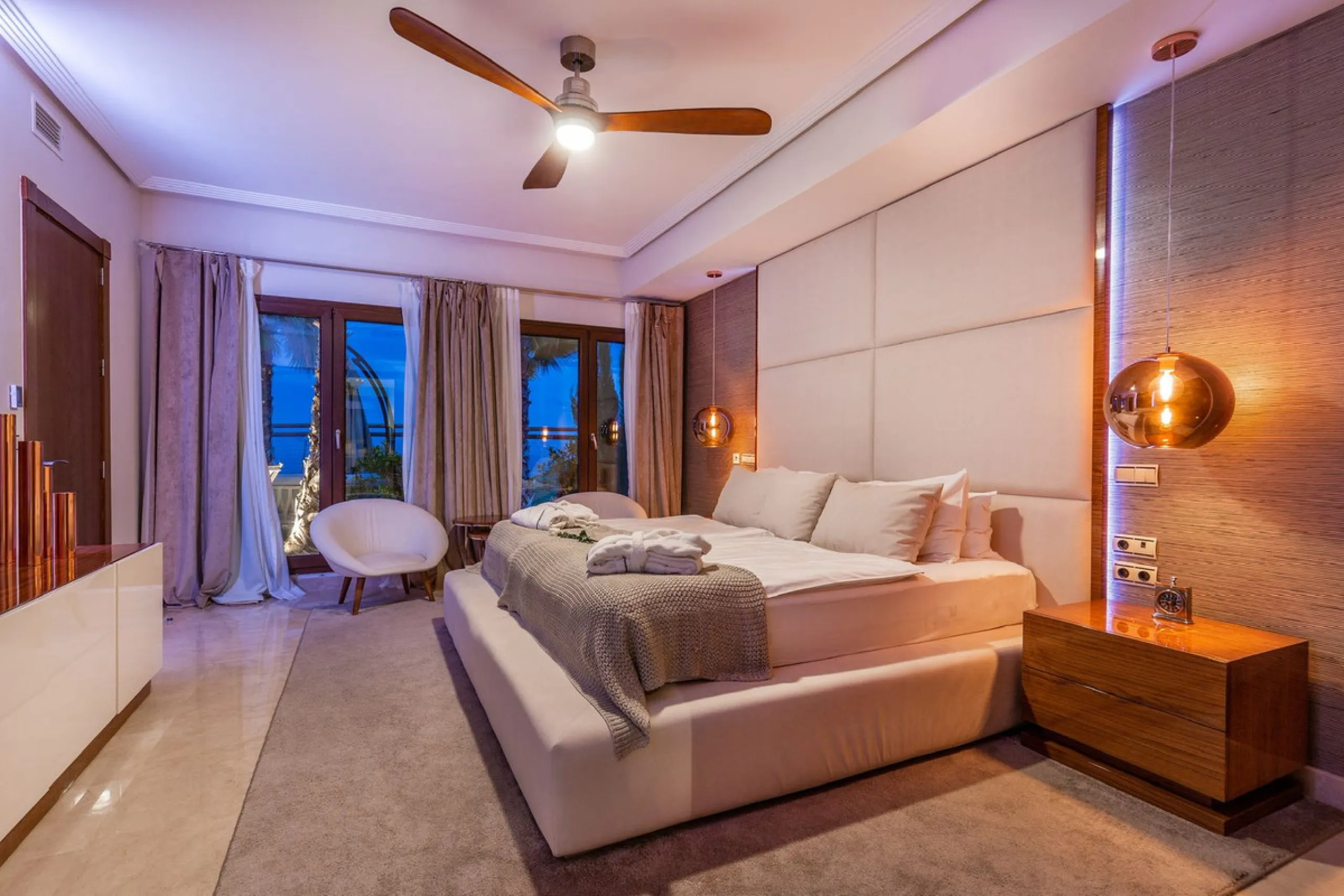 Stunning Villa with Sea & Mountain Views in Benahavís Hills & Country Club – Private Pool &