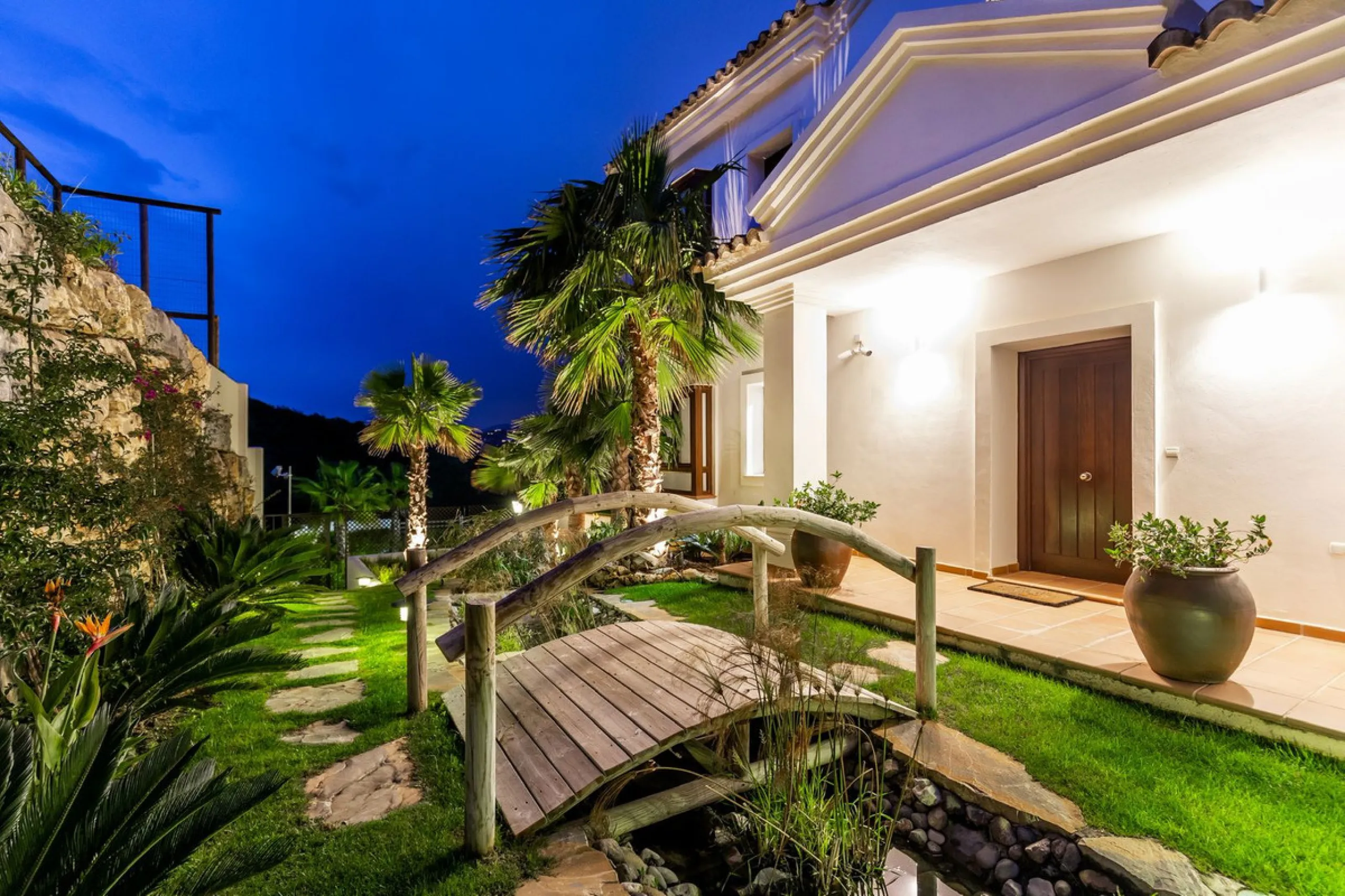 Stunning Villa with Sea & Mountain Views in Benahavís Hills & Country Club – Private Pool &