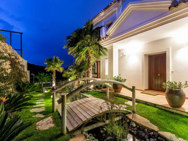 Stunning Villa with Sea & Mountain Views in Benahavís Hills & Country Club – Private Pool &