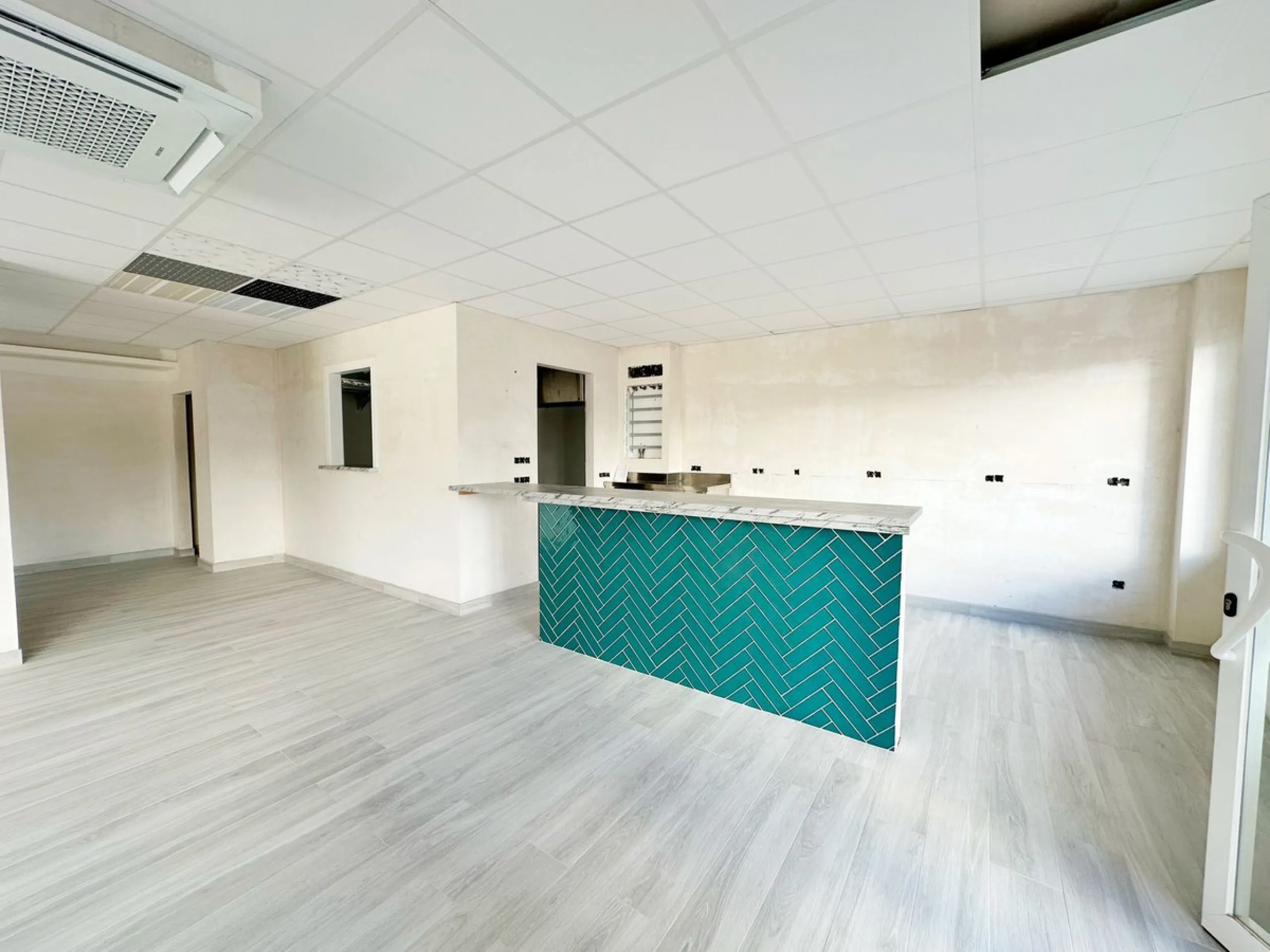 Commercial - Bar в продаже в Marbella, Málaga. Площадь дома 173 м²