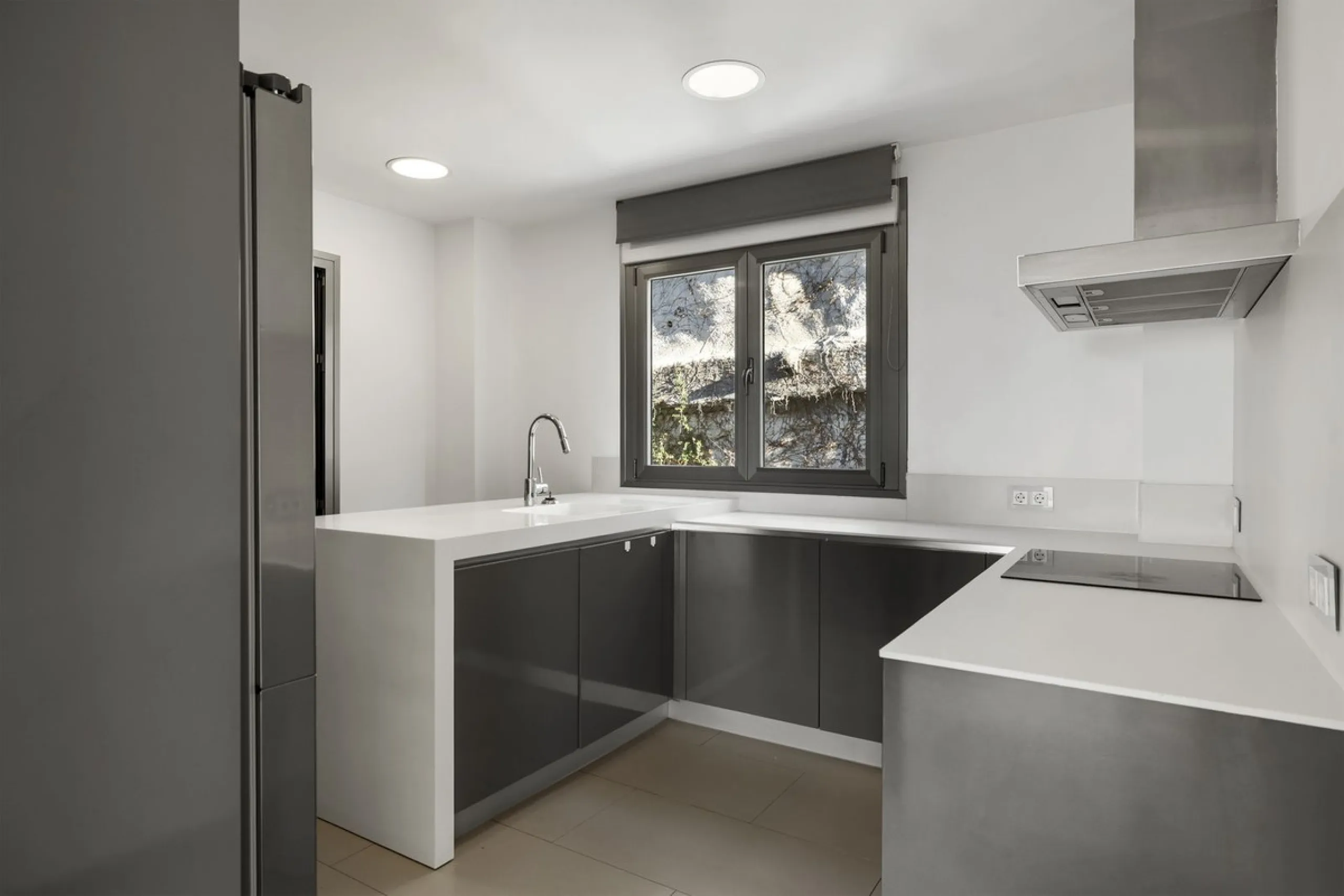 **Spectacular and exceptionally spacious 3-bedroom apartment in one of the most sought-after developments in the Benahavis area.**