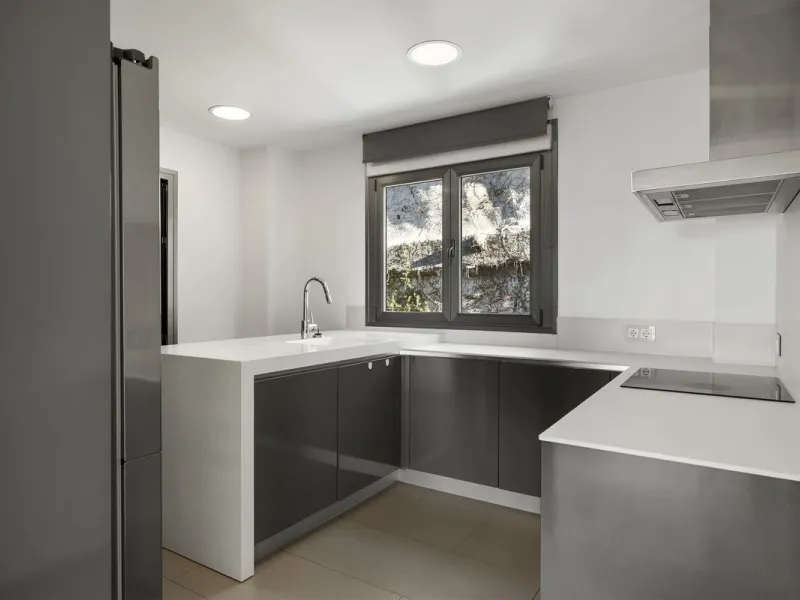 **Spectacular and exceptionally spacious 3-bedroom apartment in one of the most sought-after developments in the Benahavis area.**