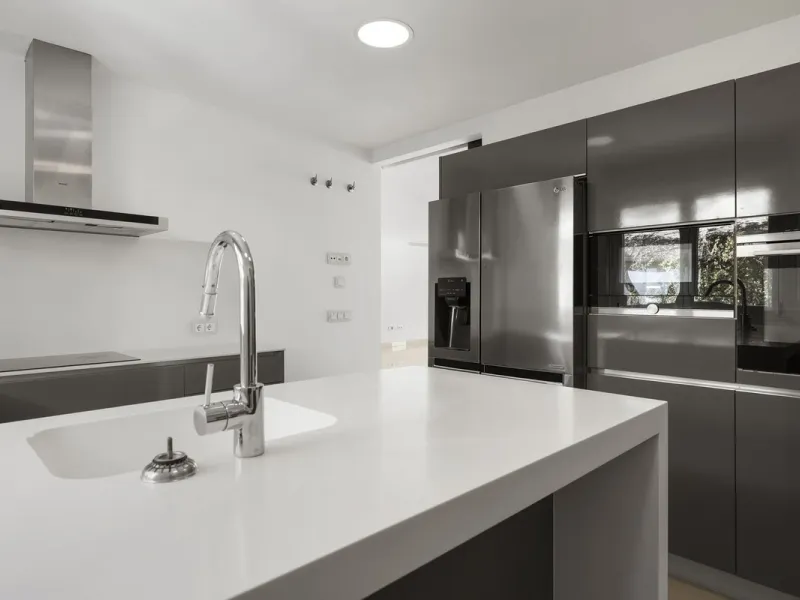 **Spectacular and exceptionally spacious 3-bedroom apartment in one of the most sought-after developments in the Benahavis area.**