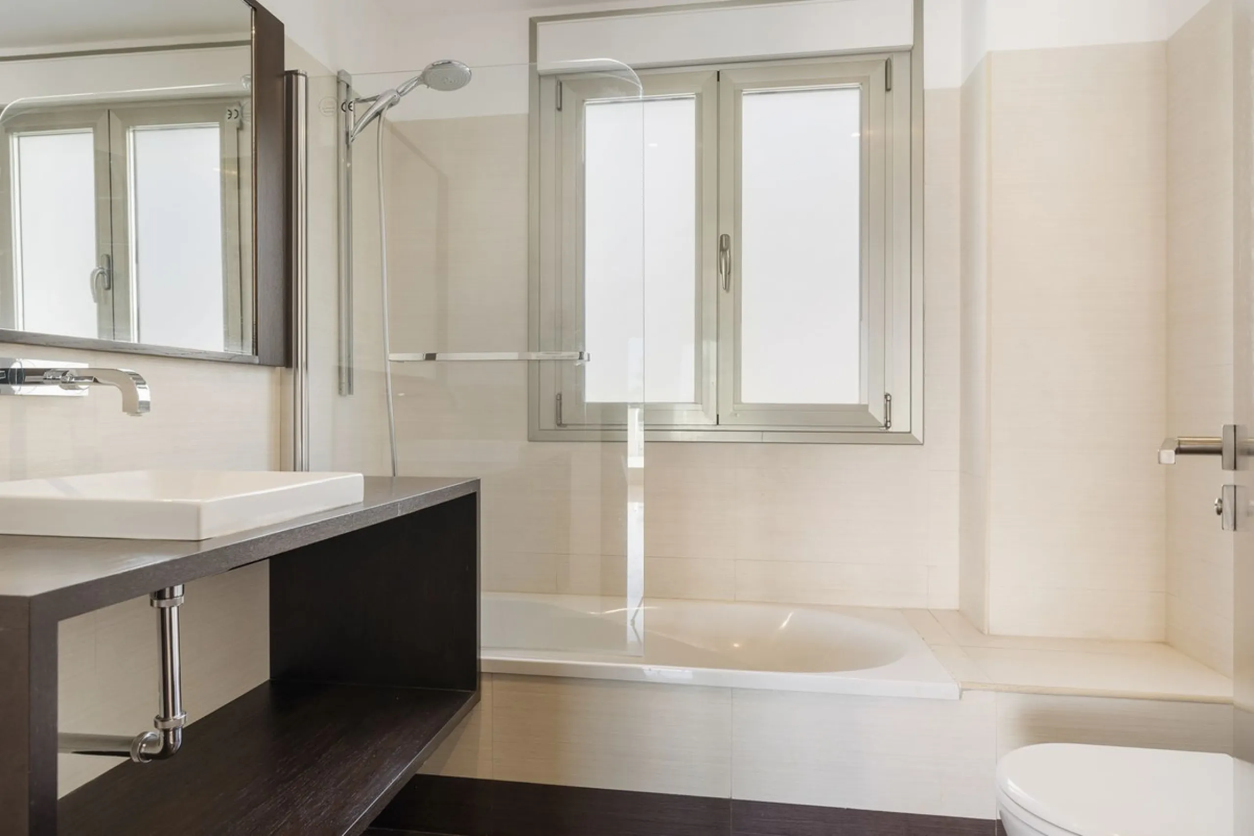 **Spectacular and exceptionally spacious 3-bedroom apartment in one of the most sought-after developments in the Benahavis area.**
