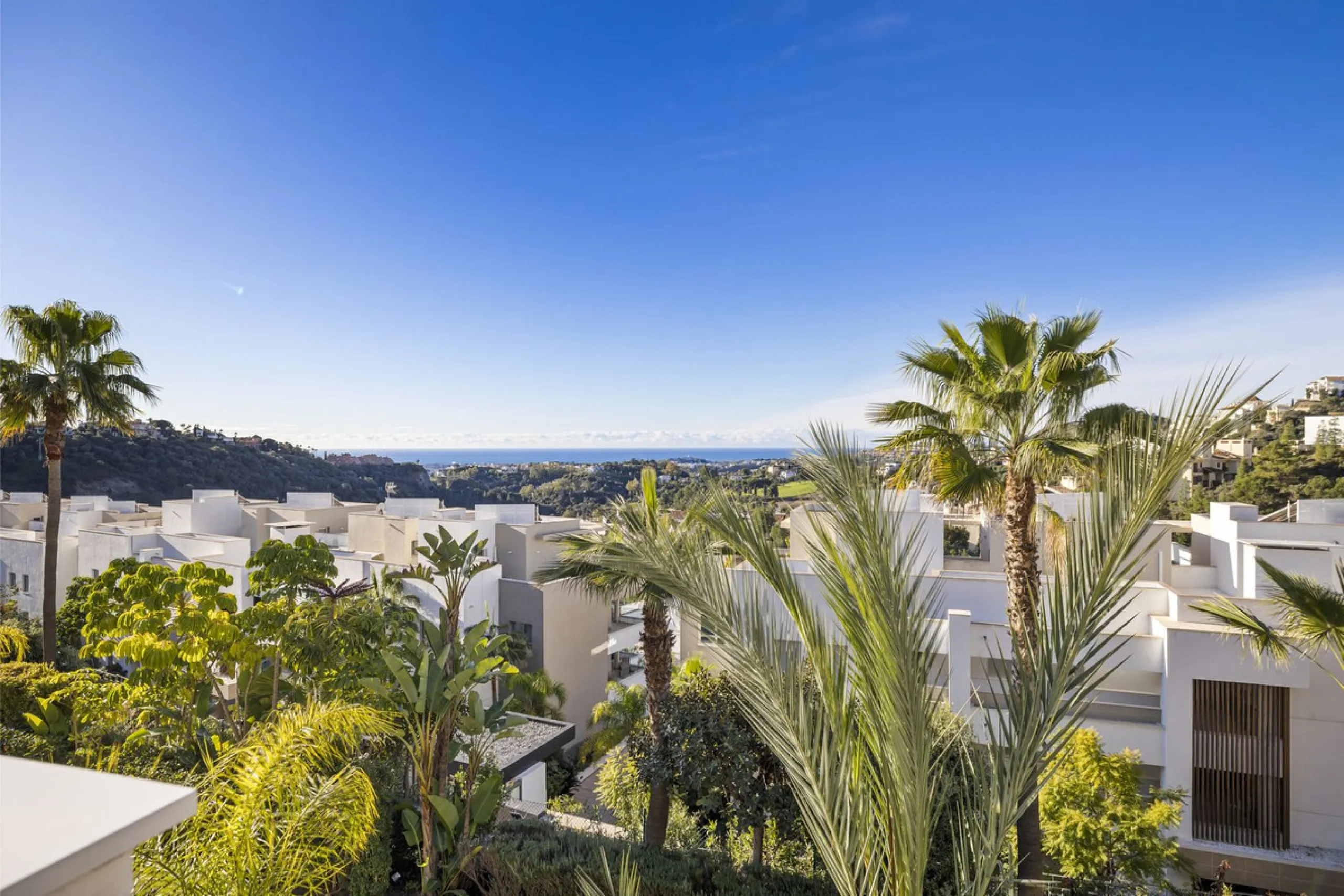 **Spectacular and exceptionally spacious 3-bedroom apartment in one of the most sought-after developments in the Benahavis area.**