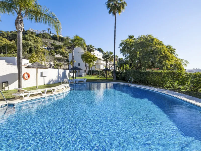 **Spectacular and exceptionally spacious 3-bedroom apartment in one of the most sought-after developments in the Benahavis area.**