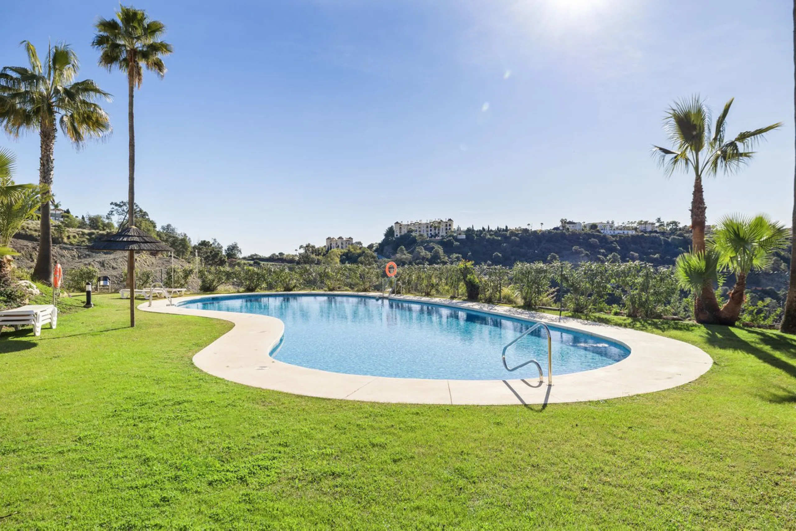 **Spectacular and exceptionally spacious 3-bedroom apartment in one of the most sought-after developments in the Benahavis area.**