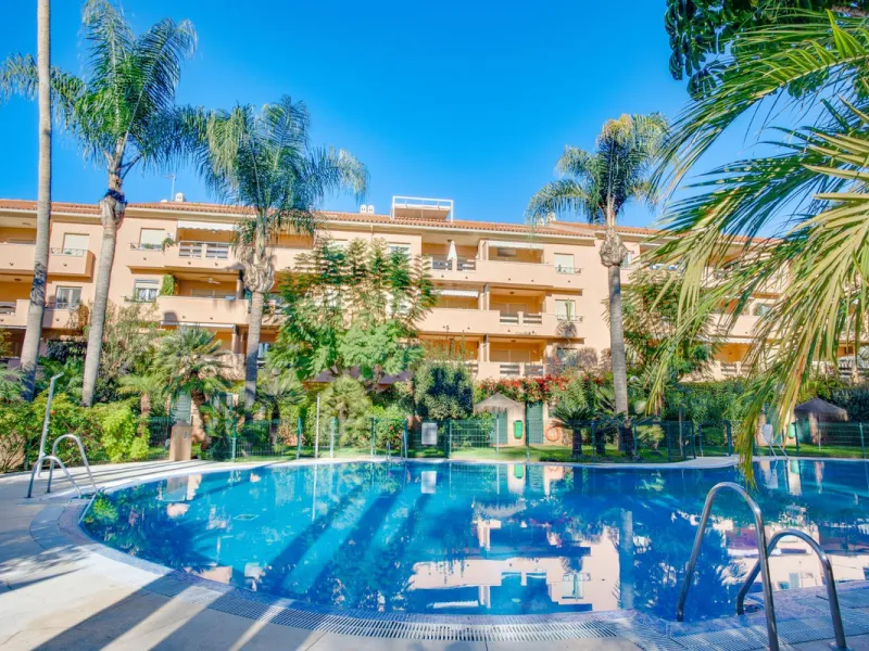 A bright and spacious 3-bedroom, 2-bathroom apartment located beachside in the highly sought-after area of Carib Playa, Marbesa, Marbella. TOURIST LICENCE IN PLACE.