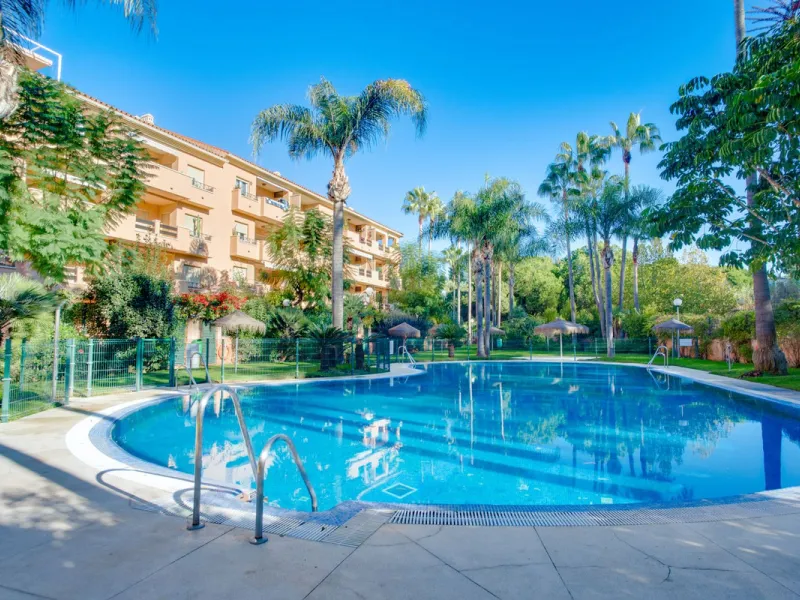 A bright and spacious 3-bedroom, 2-bathroom apartment located beachside in the highly sought-after area of Carib Playa, Marbesa, Marbella. TOURIST LICENCE IN PLACE.