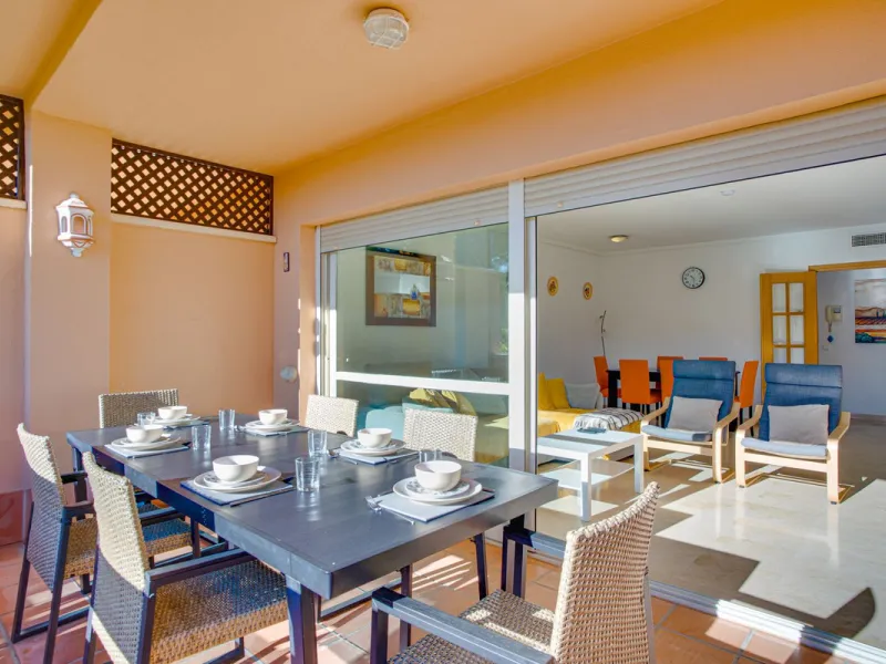 A bright and spacious 3-bedroom, 2-bathroom apartment located beachside in the highly sought-after area of Carib Playa, Marbesa, Marbella. TOURIST LICENCE IN PLACE.