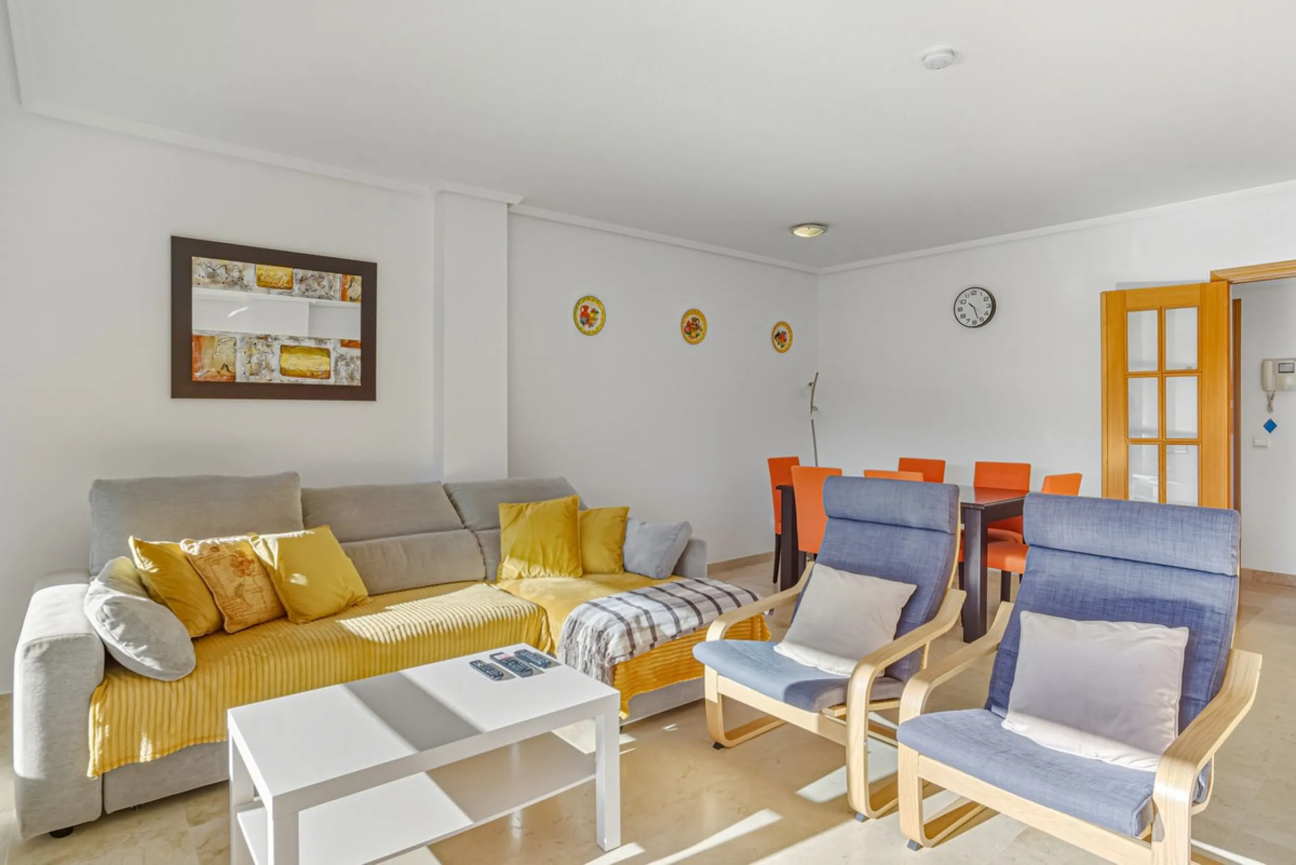 A bright and spacious 3-bedroom, 2-bathroom apartment located beachside in the highly sought-after area of Carib Playa, Marbesa, Marbella. TOURIST LICENCE IN PLACE.