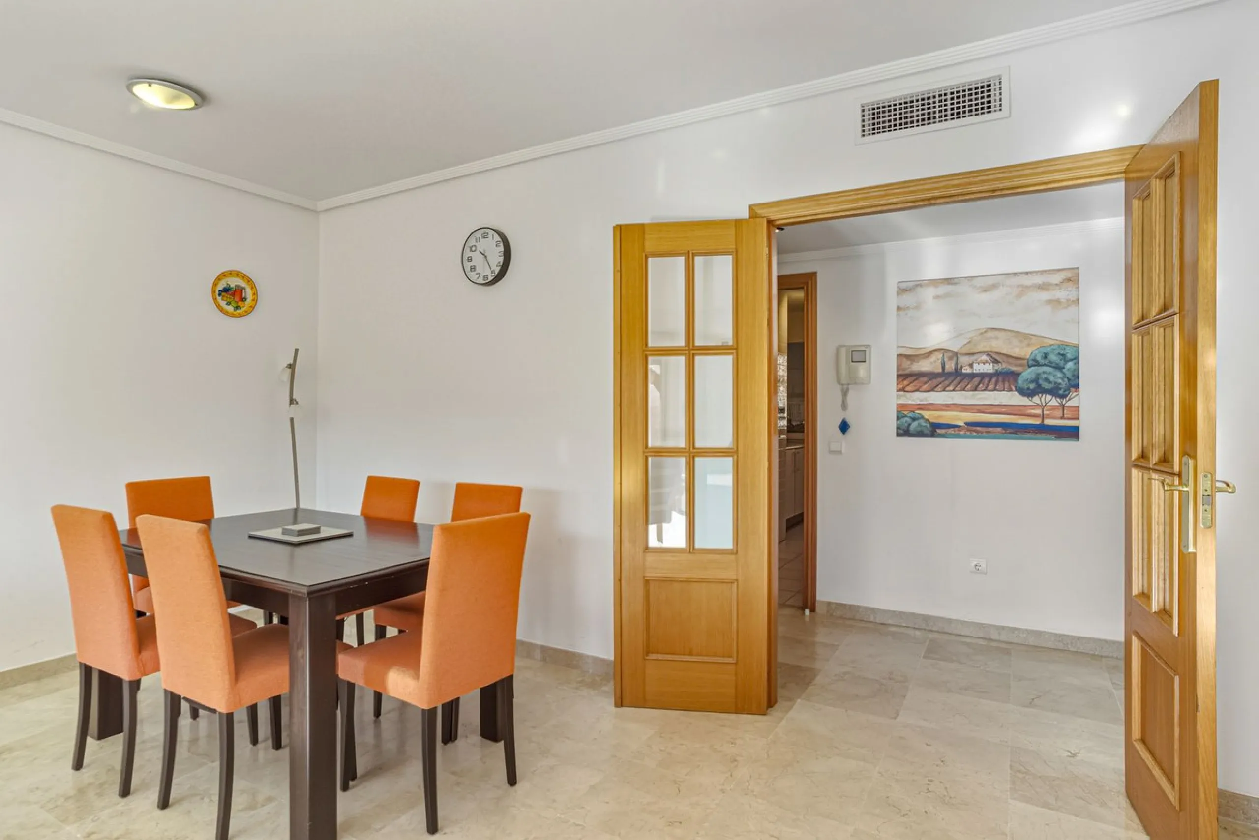 A bright and spacious 3-bedroom, 2-bathroom apartment located beachside in the highly sought-after area of Carib Playa, Marbesa, Marbella. TOURIST LICENCE IN PLACE.