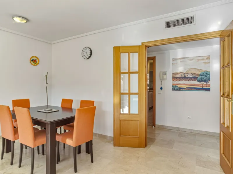 A bright and spacious 3-bedroom, 2-bathroom apartment located beachside in the highly sought-after area of Carib Playa, Marbesa, Marbella. TOURIST LICENCE IN PLACE.