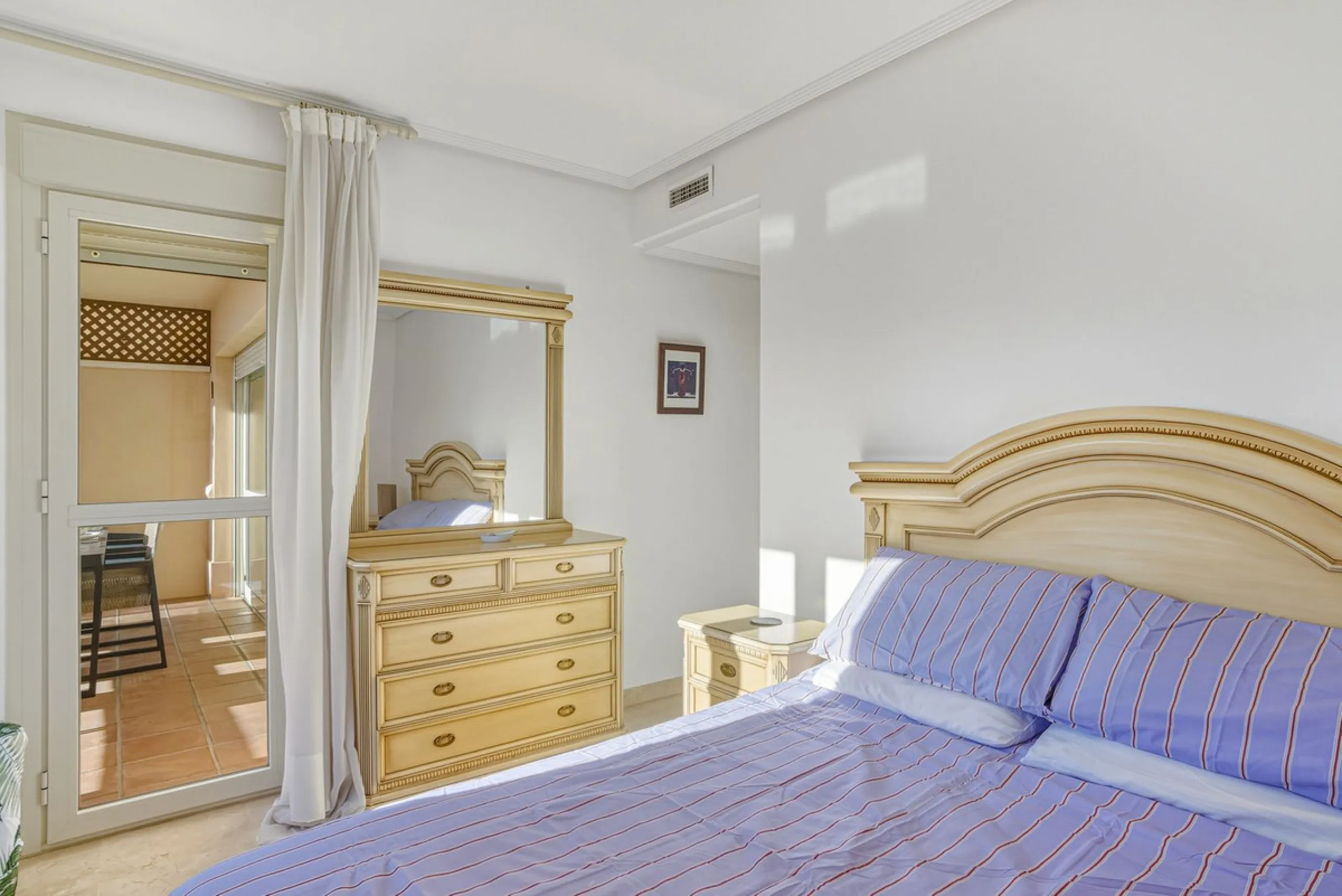 A bright and spacious 3-bedroom, 2-bathroom apartment located beachside in the highly sought-after area of Carib Playa, Marbesa, Marbella. TOURIST LICENCE IN PLACE.
