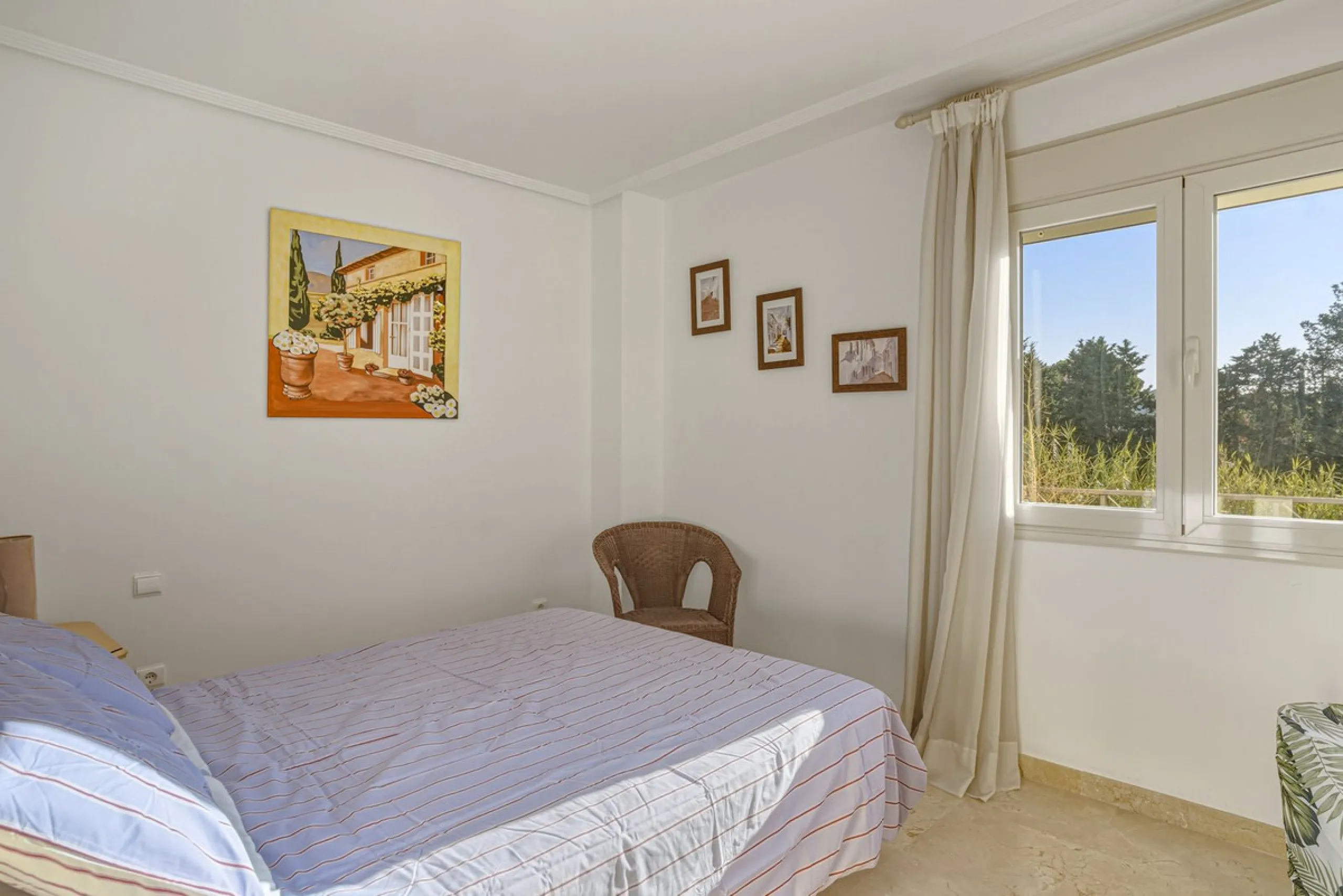 A bright and spacious 3-bedroom, 2-bathroom apartment located beachside in the highly sought-after area of Carib Playa, Marbesa, Marbella. TOURIST LICENCE IN PLACE.