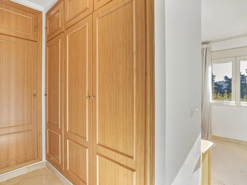 A bright and spacious 3-bedroom, 2-bathroom apartment located beachside in the highly sought-after area of Carib Playa, Marbesa, Marbella. TOURIST LICENCE IN PLACE.