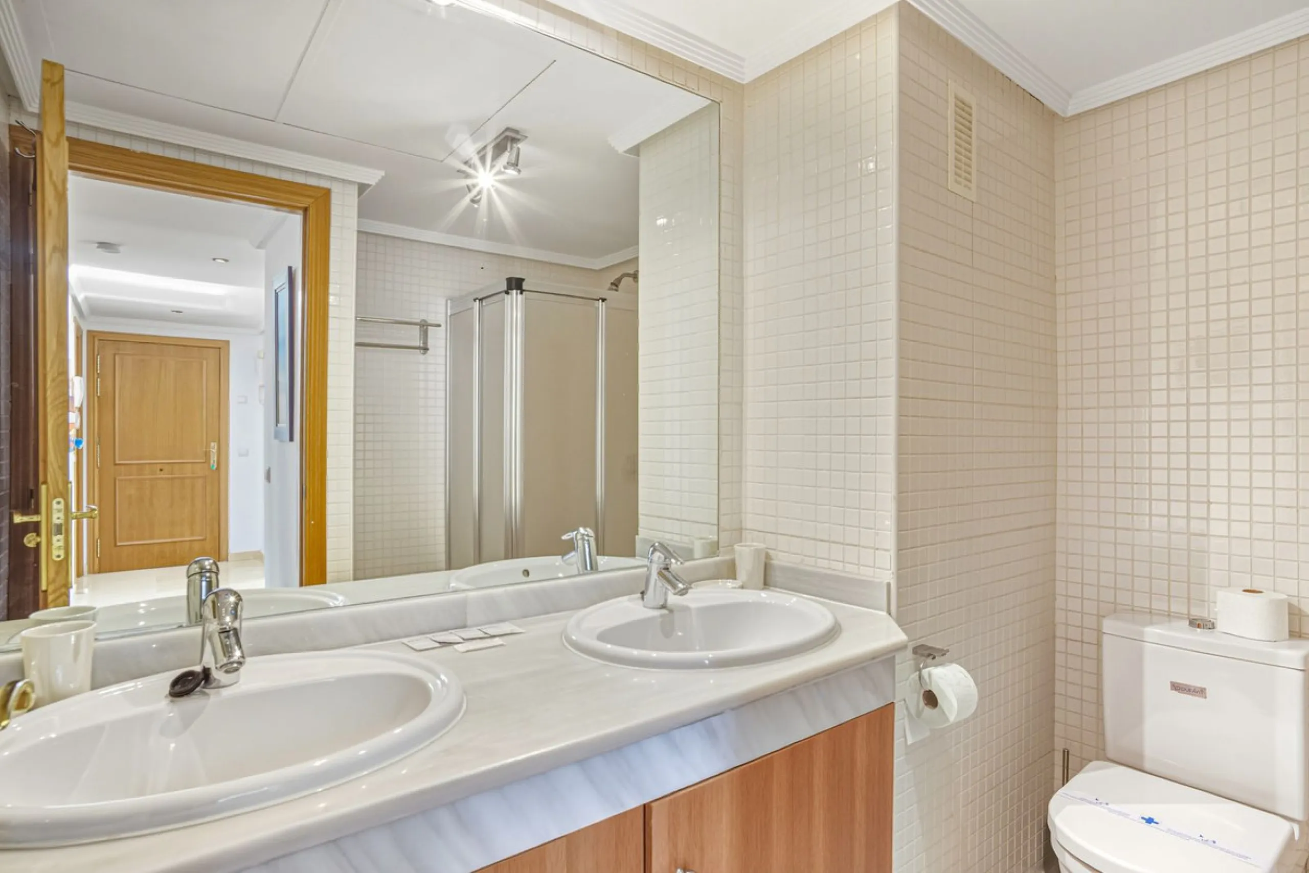 A bright and spacious 3-bedroom, 2-bathroom apartment located beachside in the highly sought-after area of Carib Playa, Marbesa, Marbella. TOURIST LICENCE IN PLACE.