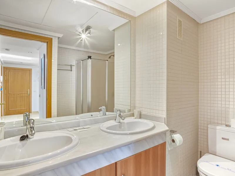 A bright and spacious 3-bedroom, 2-bathroom apartment located beachside in the highly sought-after area of Carib Playa, Marbesa, Marbella. TOURIST LICENCE IN PLACE.