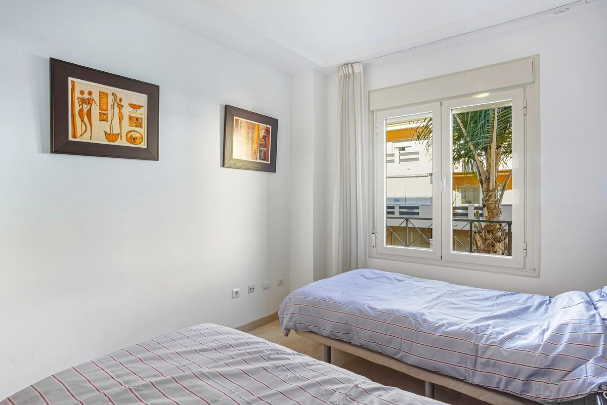 A bright and spacious 3-bedroom, 2-bathroom apartment located beachside in the highly sought-after area of Carib Playa, Marbesa, Marbella. TOURIST LICENCE IN PLACE.