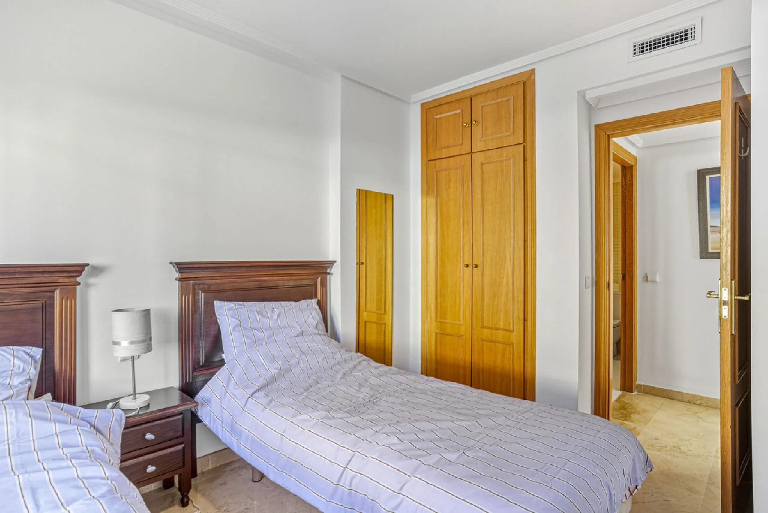 A bright and spacious 3-bedroom, 2-bathroom apartment located beachside in the highly sought-after area of Carib Playa, Marbesa, Marbella. TOURIST LICENCE IN PLACE.