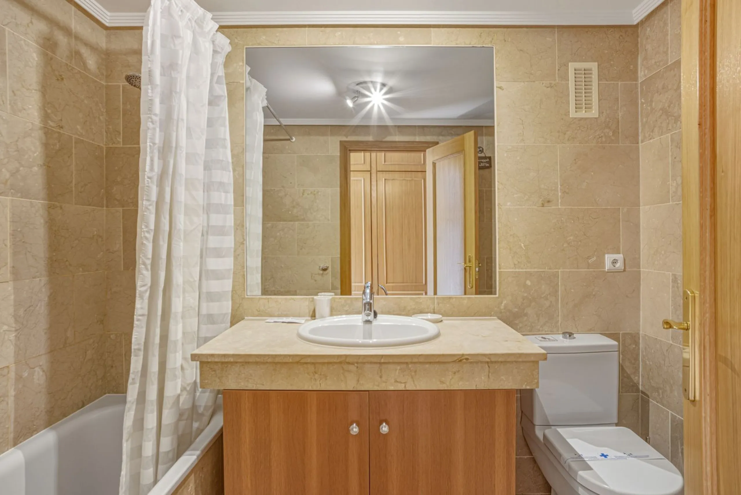 A bright and spacious 3-bedroom, 2-bathroom apartment located beachside in the highly sought-after area of Carib Playa, Marbesa, Marbella. TOURIST LICENCE IN PLACE.