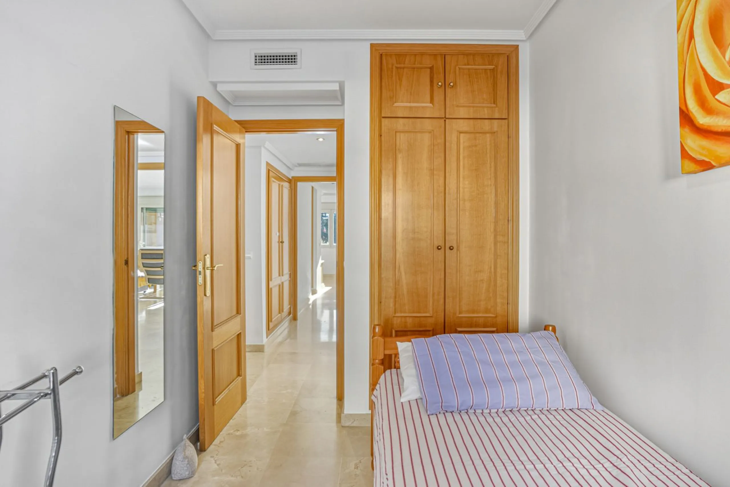 A bright and spacious 3-bedroom, 2-bathroom apartment located beachside in the highly sought-after area of Carib Playa, Marbesa, Marbella. TOURIST LICENCE IN PLACE.