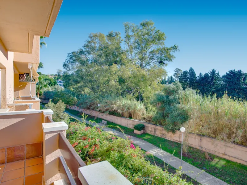 A bright and spacious 3-bedroom, 2-bathroom apartment located beachside in the highly sought-after area of Carib Playa, Marbesa, Marbella. TOURIST LICENCE IN PLACE.