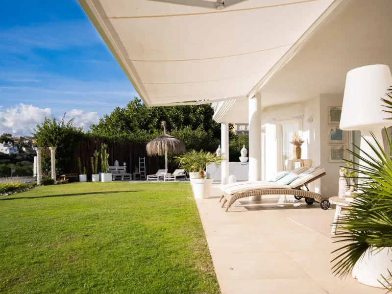 House - Detached Villa в продаже в Mijas, Málaga. В доме 5 спален и 5 ванных комнат. Площадь дома 424 м². Площадь участка 832 м²