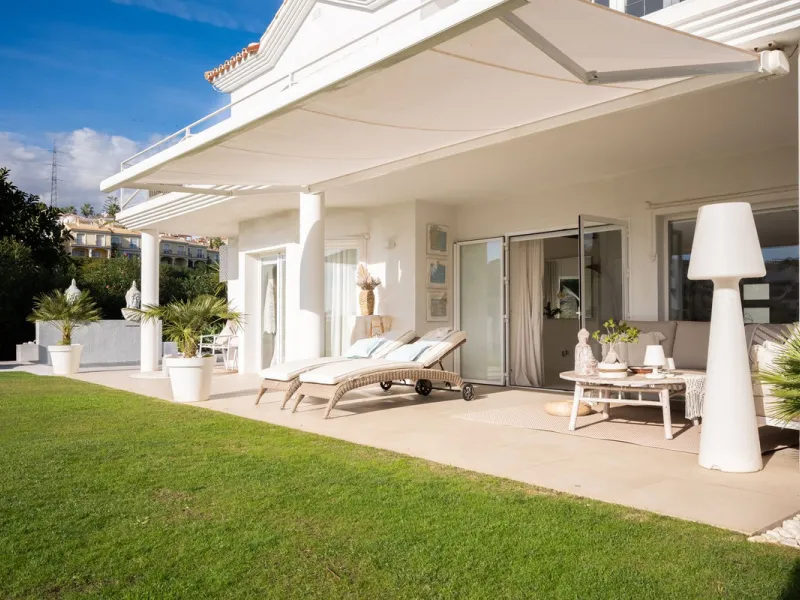 House - Detached Villa в продаже в Mijas, Málaga. В доме 5 спален и 5 ванных комнат. Площадь дома 424 м². Площадь участка 832 м²