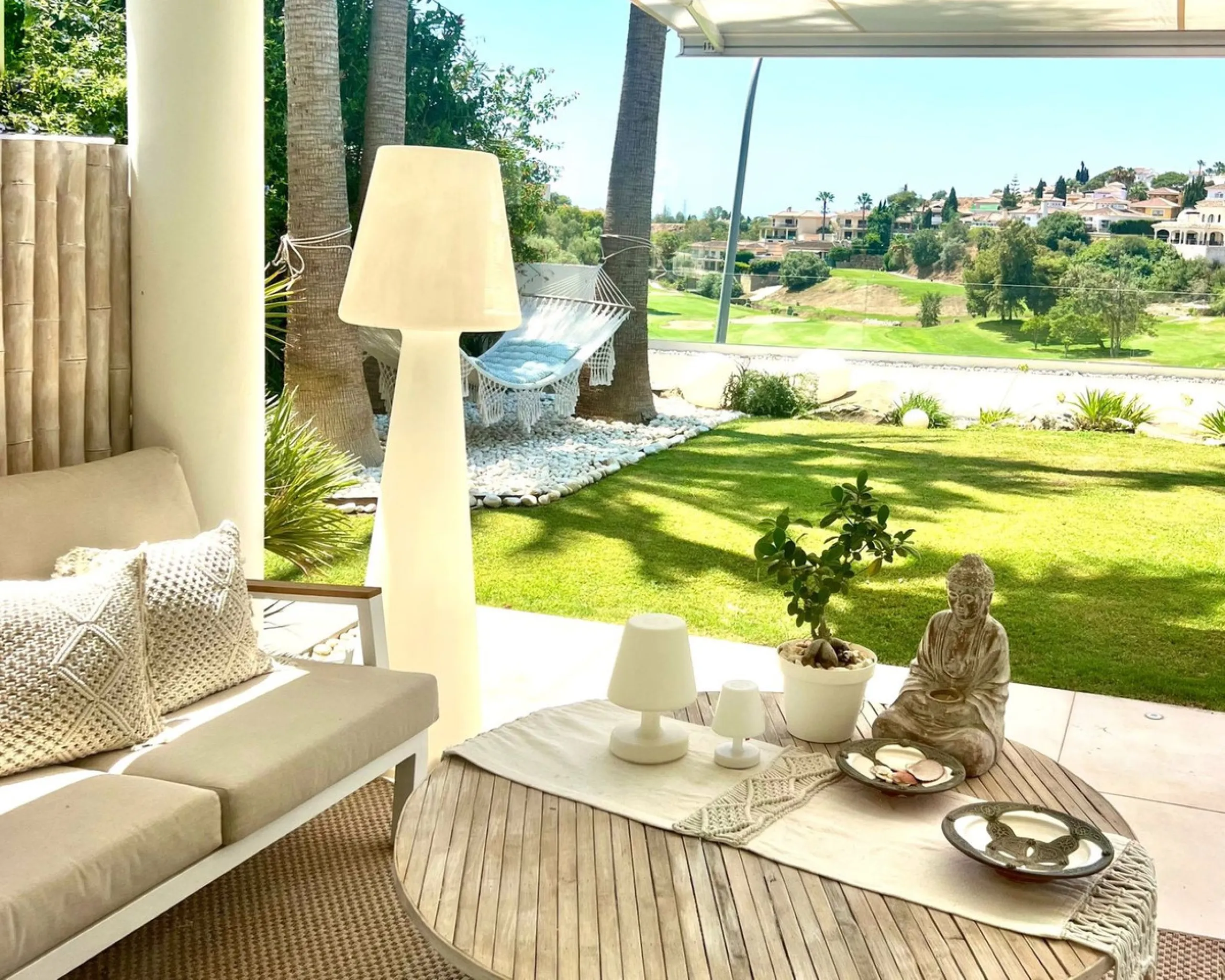 House - Detached Villa в продаже в Mijas, Málaga. В доме 5 спален и 5 ванных комнат. Площадь дома 424 м². Площадь участка 832 м²