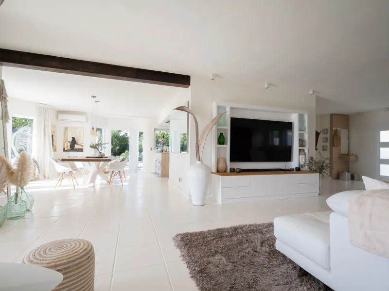 House - Detached Villa в продаже в Mijas, Málaga. В доме 5 спален и 5 ванных комнат. Площадь дома 424 м². Площадь участка 832 м²