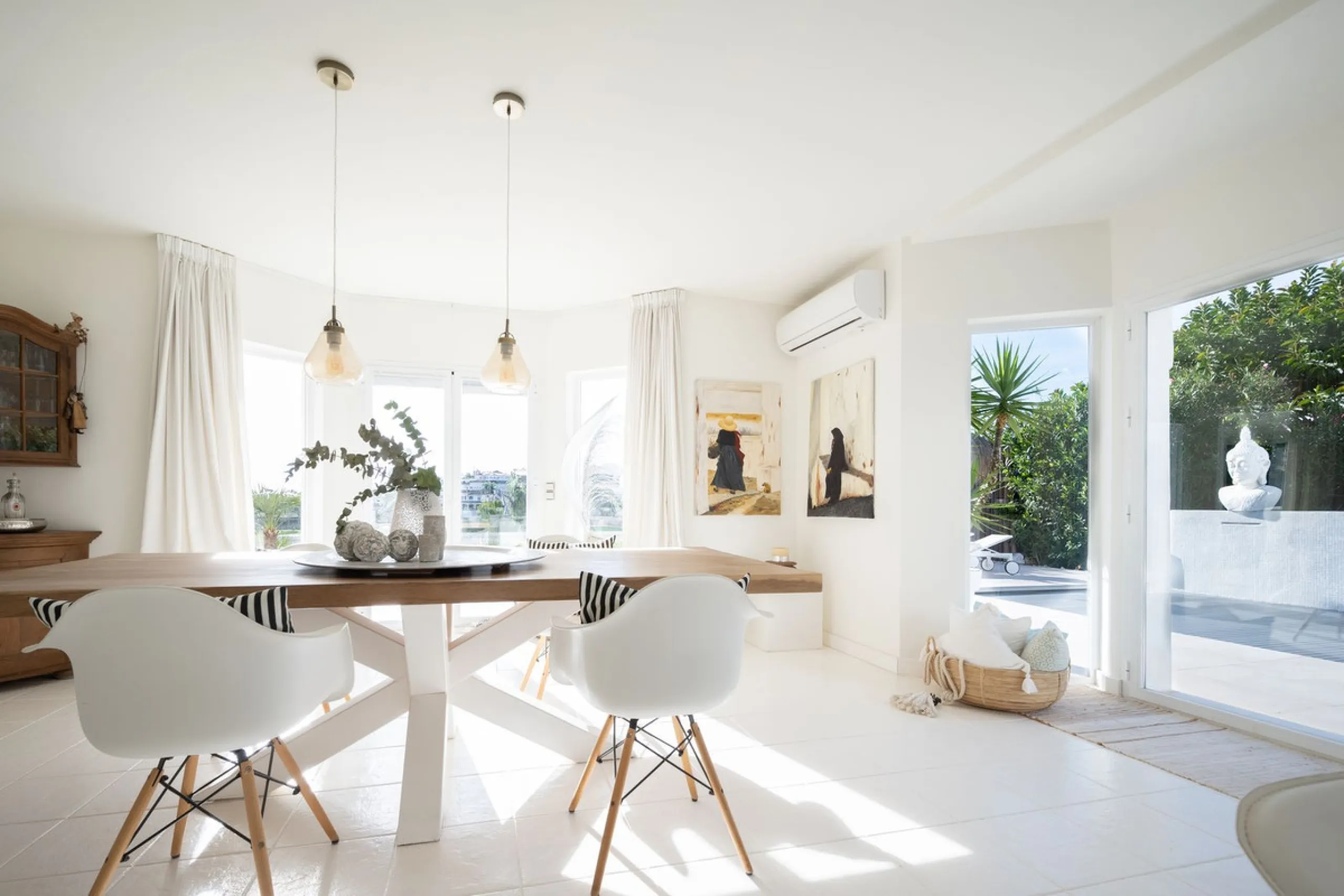 House - Detached Villa в продаже в Mijas, Málaga. В доме 5 спален и 5 ванных комнат. Площадь дома 424 м². Площадь участка 832 м²