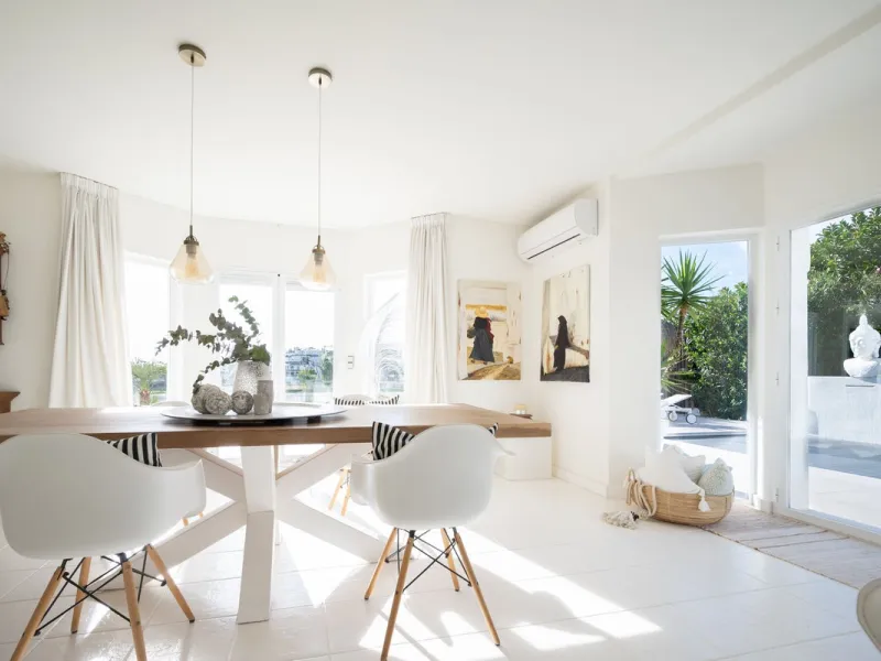 House - Detached Villa в продаже в Mijas, Málaga. В доме 5 спален и 5 ванных комнат. Площадь дома 424 м². Площадь участка 832 м²