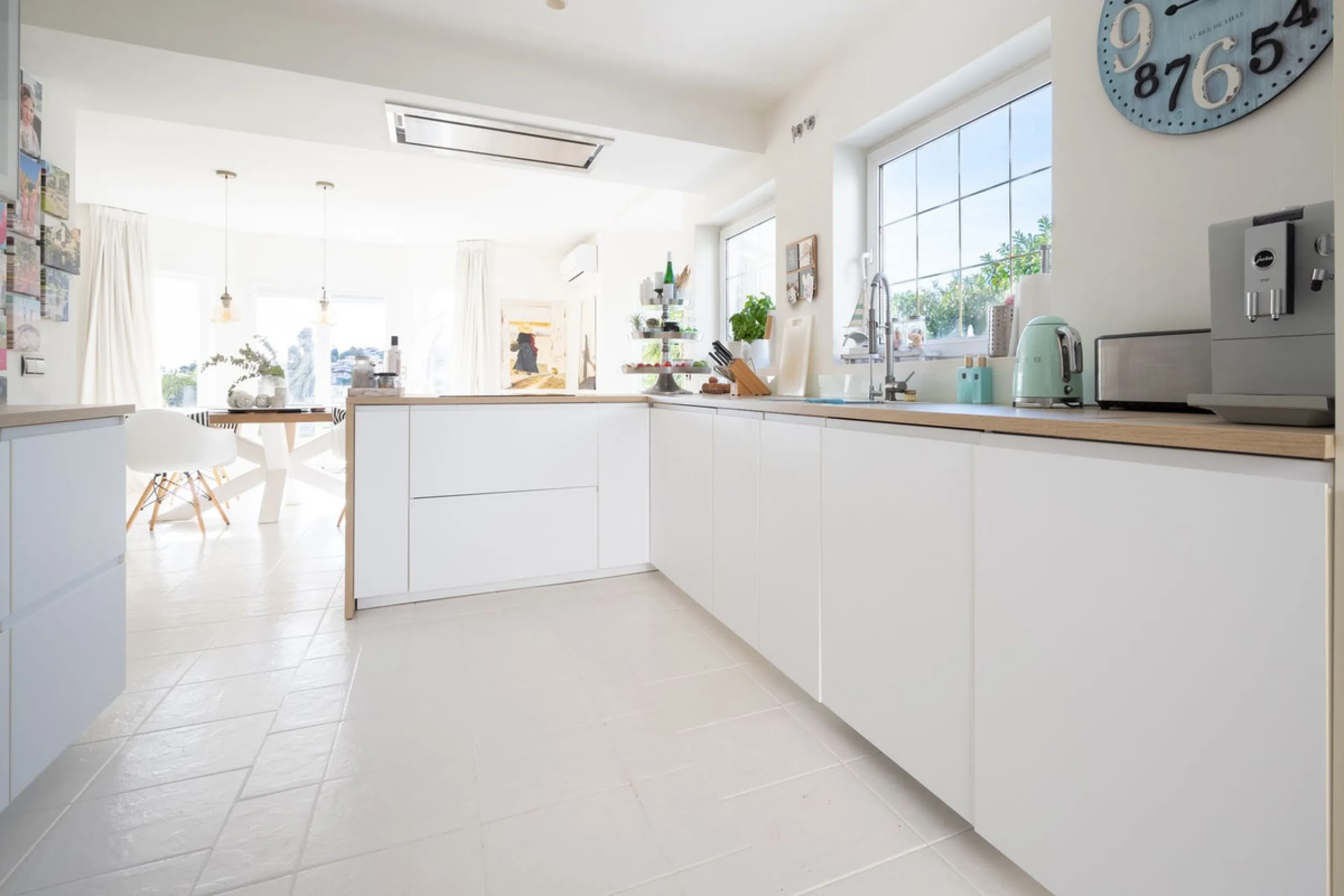 House - Detached Villa в продаже в Mijas, Málaga. В доме 5 спален и 5 ванных комнат. Площадь дома 424 м². Площадь участка 832 м²