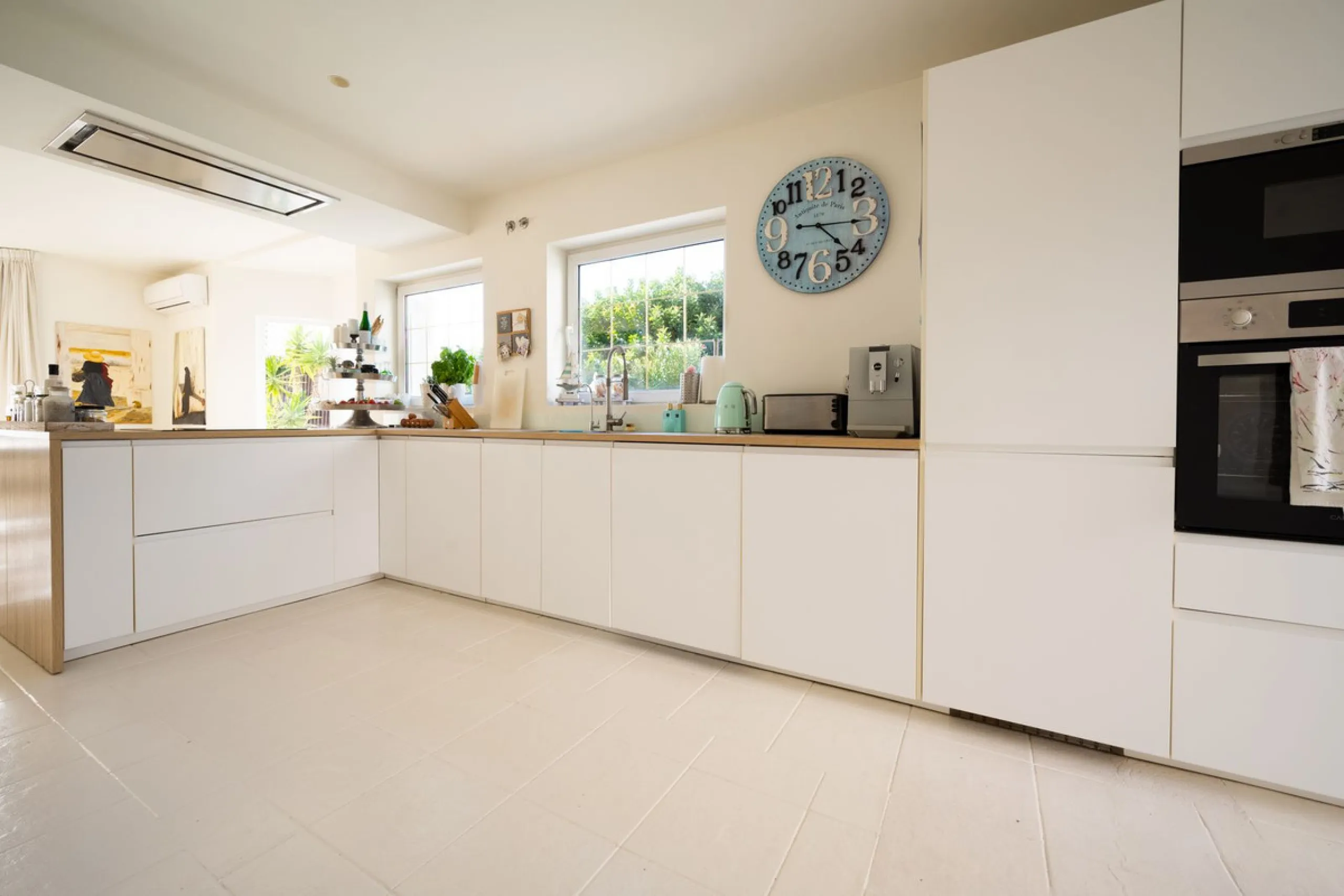 House - Detached Villa в продаже в Mijas, Málaga. В доме 5 спален и 5 ванных комнат. Площадь дома 424 м². Площадь участка 832 м²