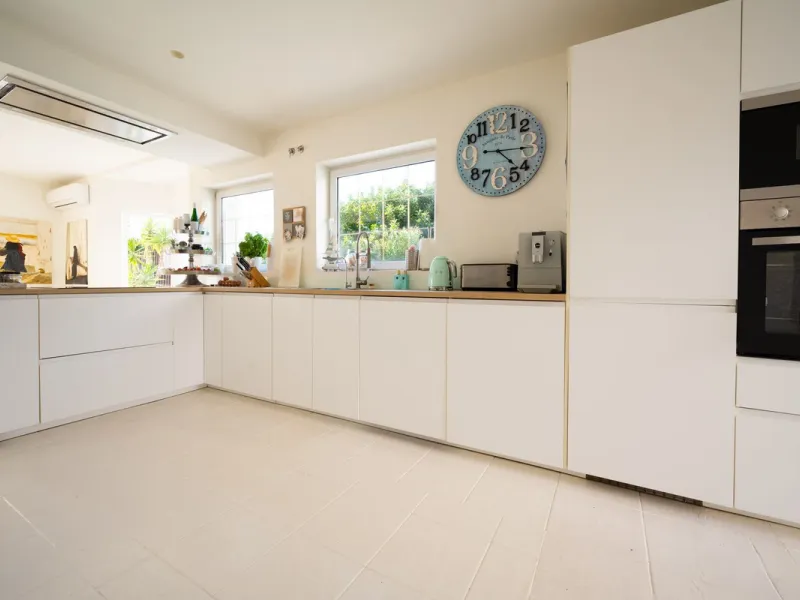 House - Detached Villa в продаже в Mijas, Málaga. В доме 5 спален и 5 ванных комнат. Площадь дома 424 м². Площадь участка 832 м²