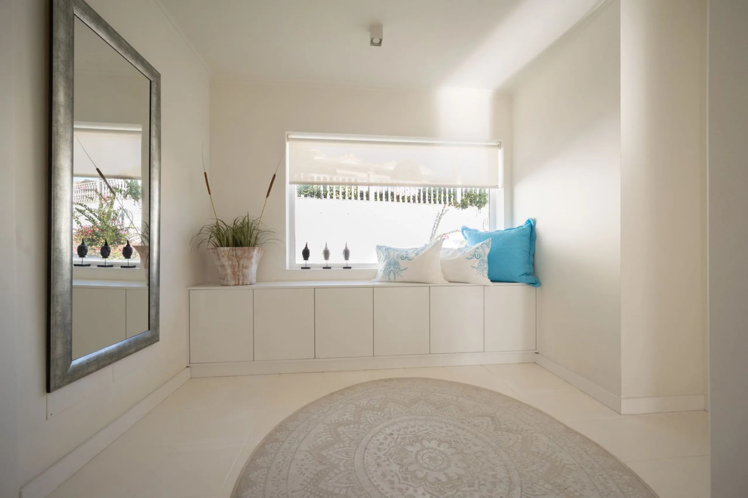 House - Detached Villa в продаже в Mijas, Málaga. В доме 5 спален и 5 ванных комнат. Площадь дома 424 м². Площадь участка 832 м²
