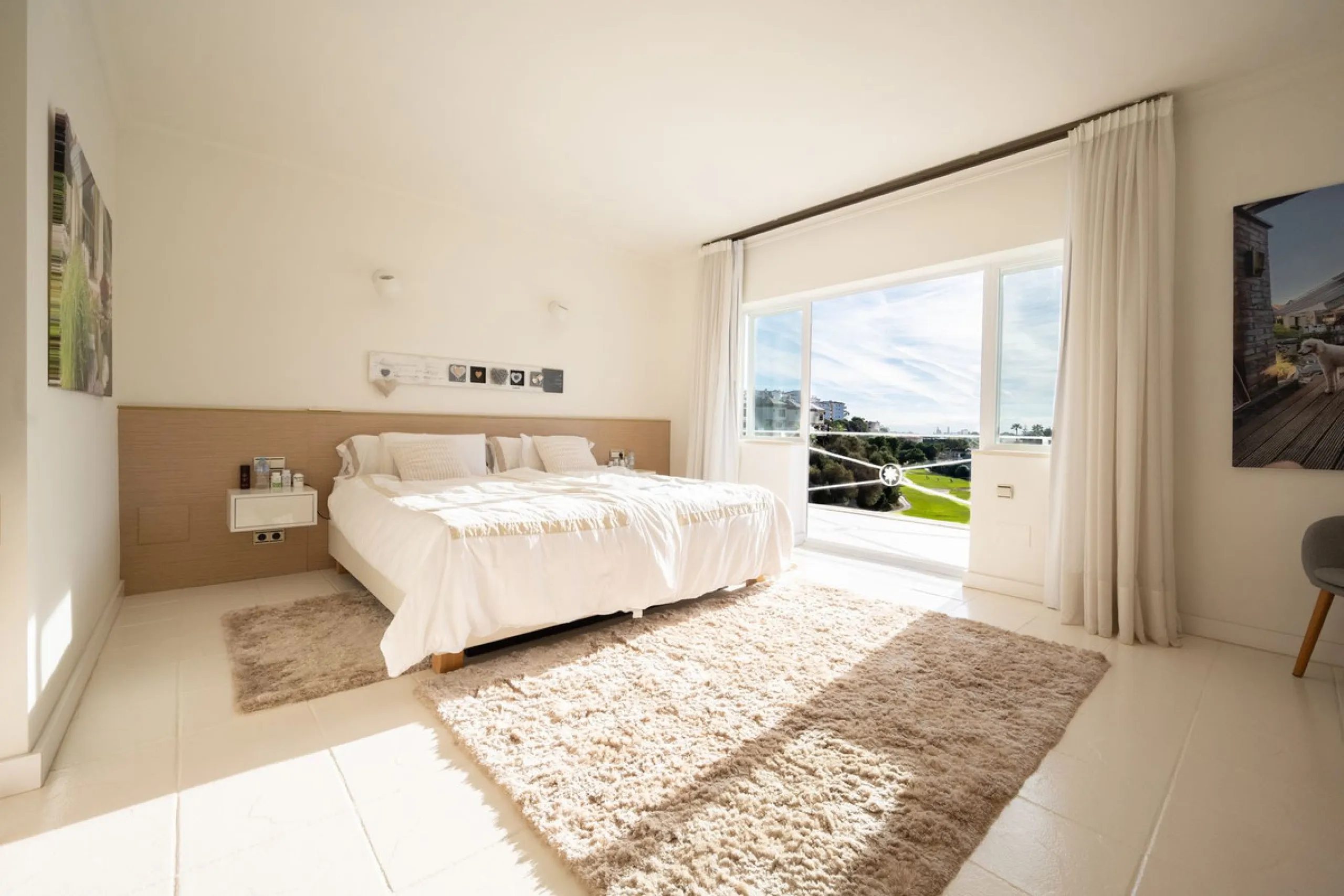 House - Detached Villa в продаже в Mijas, Málaga. В доме 5 спален и 5 ванных комнат. Площадь дома 424 м². Площадь участка 832 м²