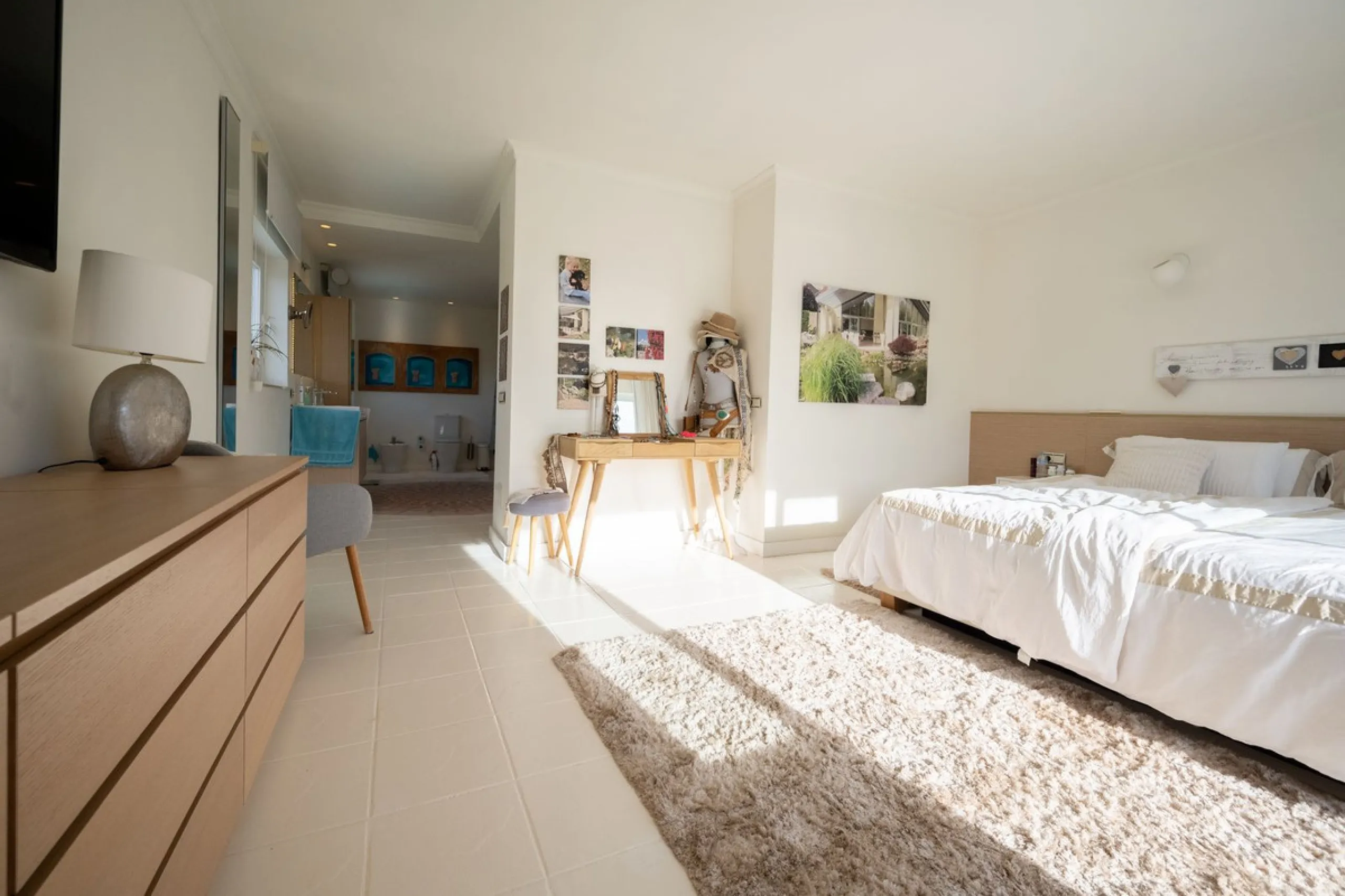 House - Detached Villa в продаже в Mijas, Málaga. В доме 5 спален и 5 ванных комнат. Площадь дома 424 м². Площадь участка 832 м²